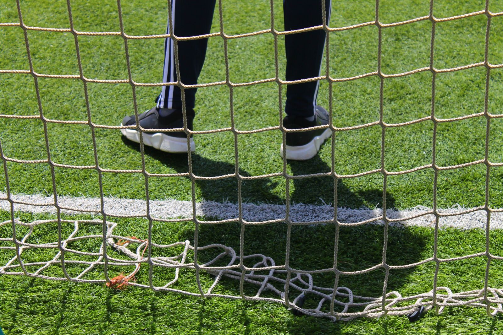 Canon EOS 1100D (EOS Rebel T3 / EOS Kiss X50) sample photo. Goalkeeper, guard, football photography