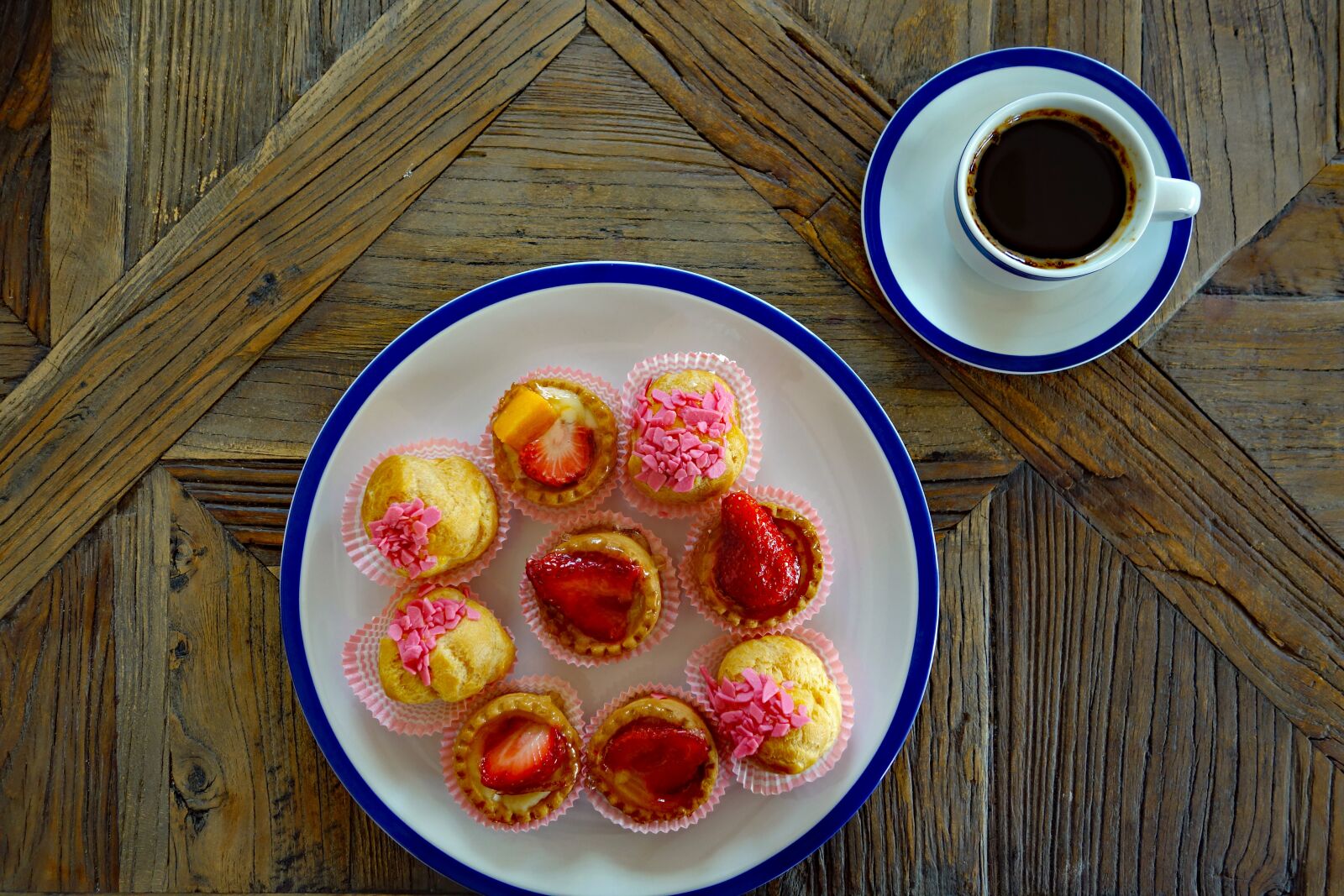 Sony Cyber-shot DSC-RX100 II sample photo. Strawberry shortcake, strawberry cake photography