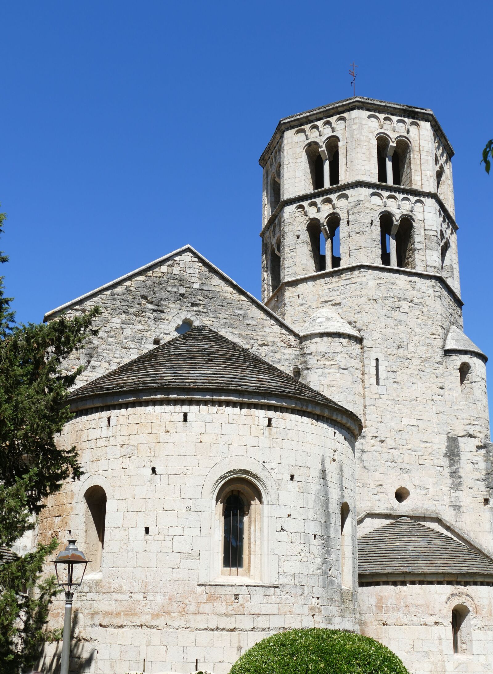 Panasonic Lumix DMC-FZ1000 sample photo. Girona, spain, city photography