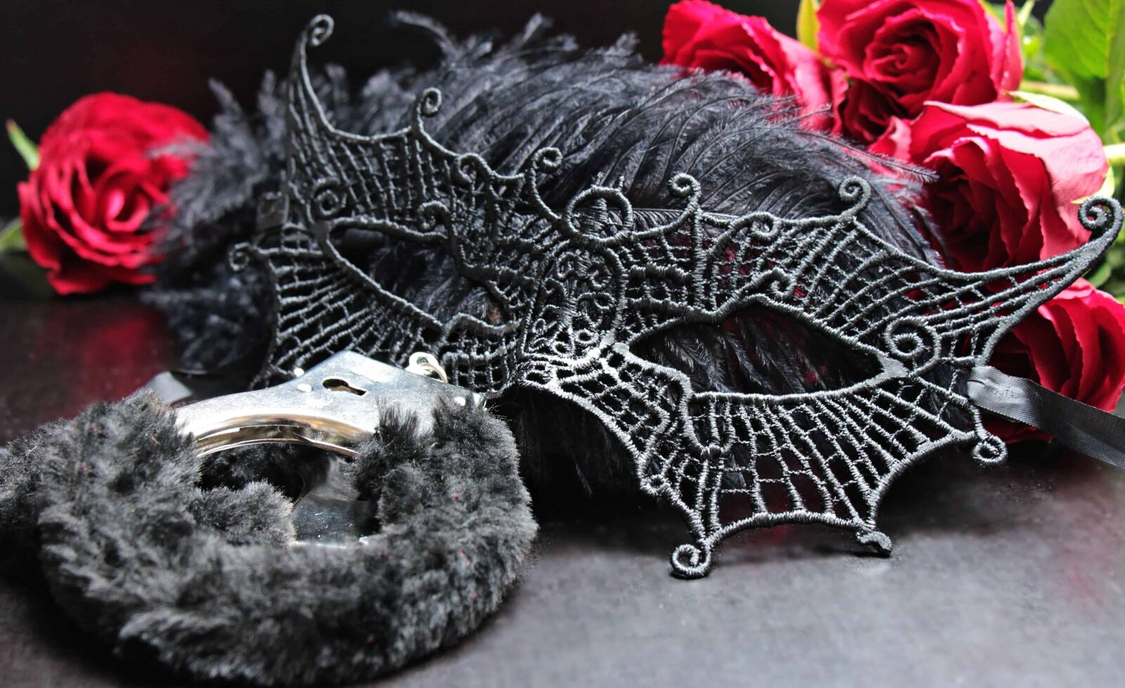 Canon EOS 550D (EOS Rebel T2i / EOS Kiss X4) sample photo. Flower, rose, mask, fur photography