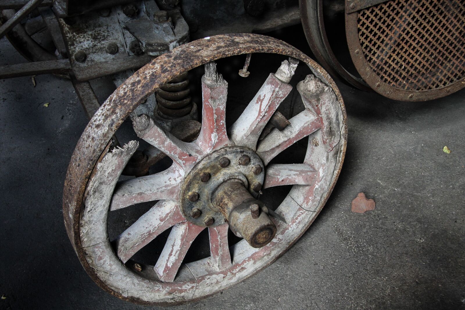 Canon EOS 50D sample photo. Spoke wheel, agriculture, old photography