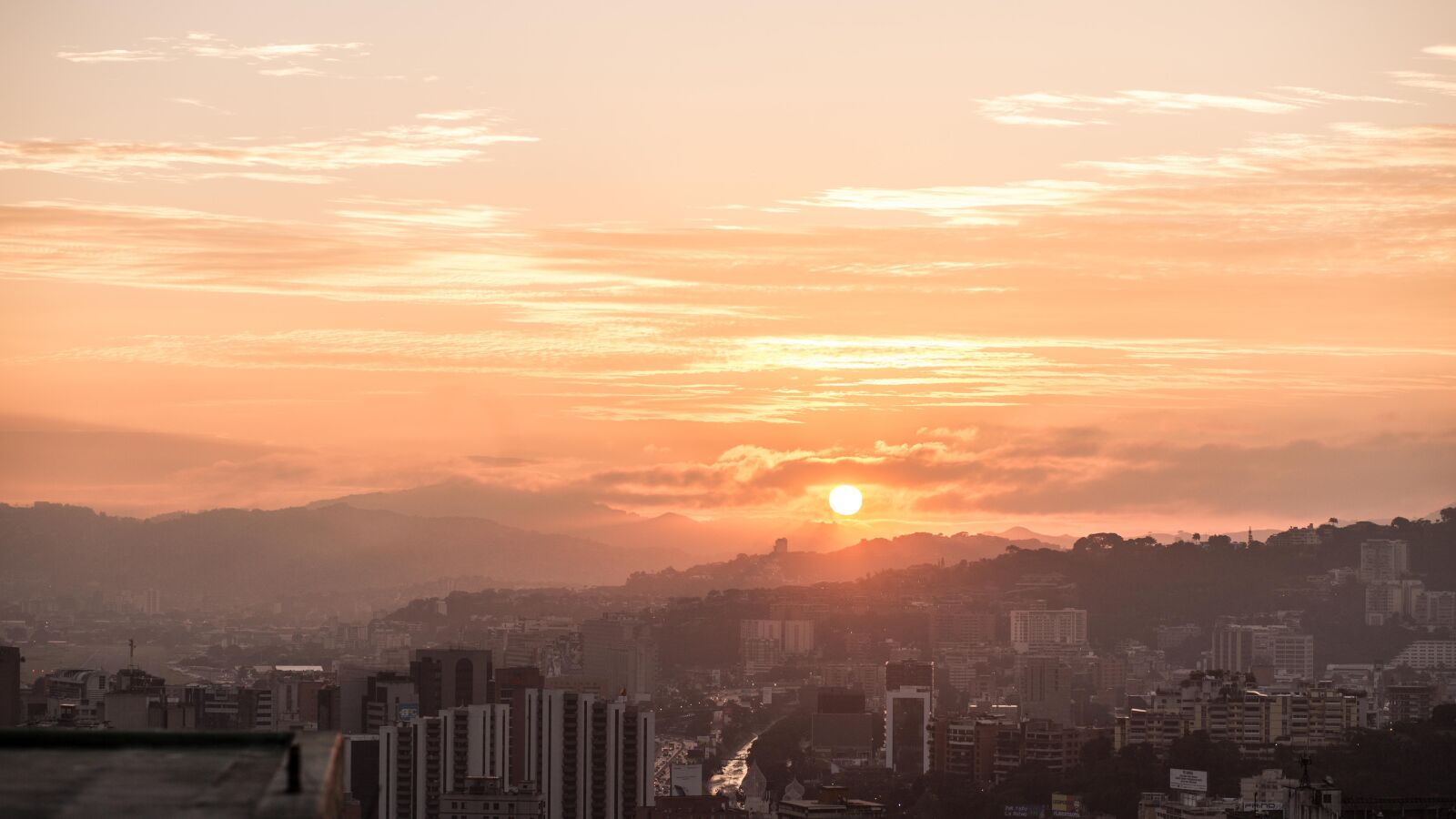 Canon EOS 5D Mark III + Canon EF 85mm F1.8 USM sample photo. Caracas, venezuela, sunset photography