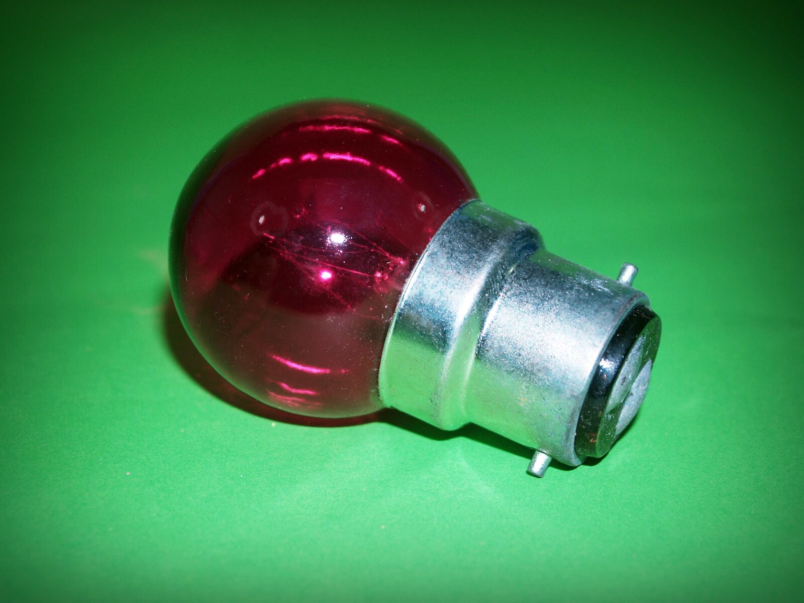 Olympus E-300 (EVOLT E-300) sample photo. Background, bulb, close, up photography