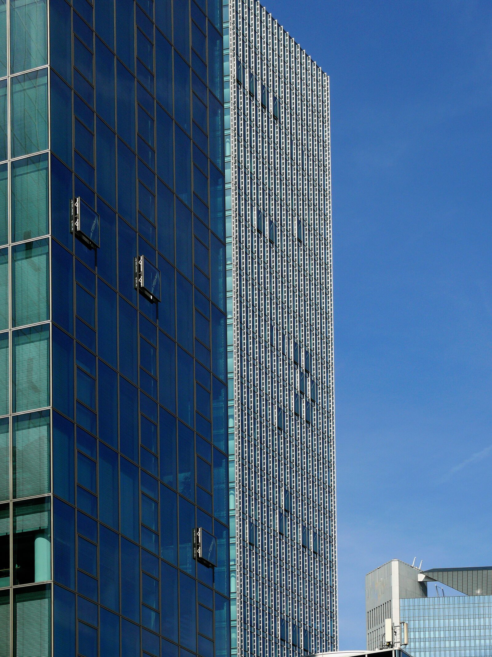 Leica V-LUX 1 sample photo. Architecture, bank skyscraper, office photography