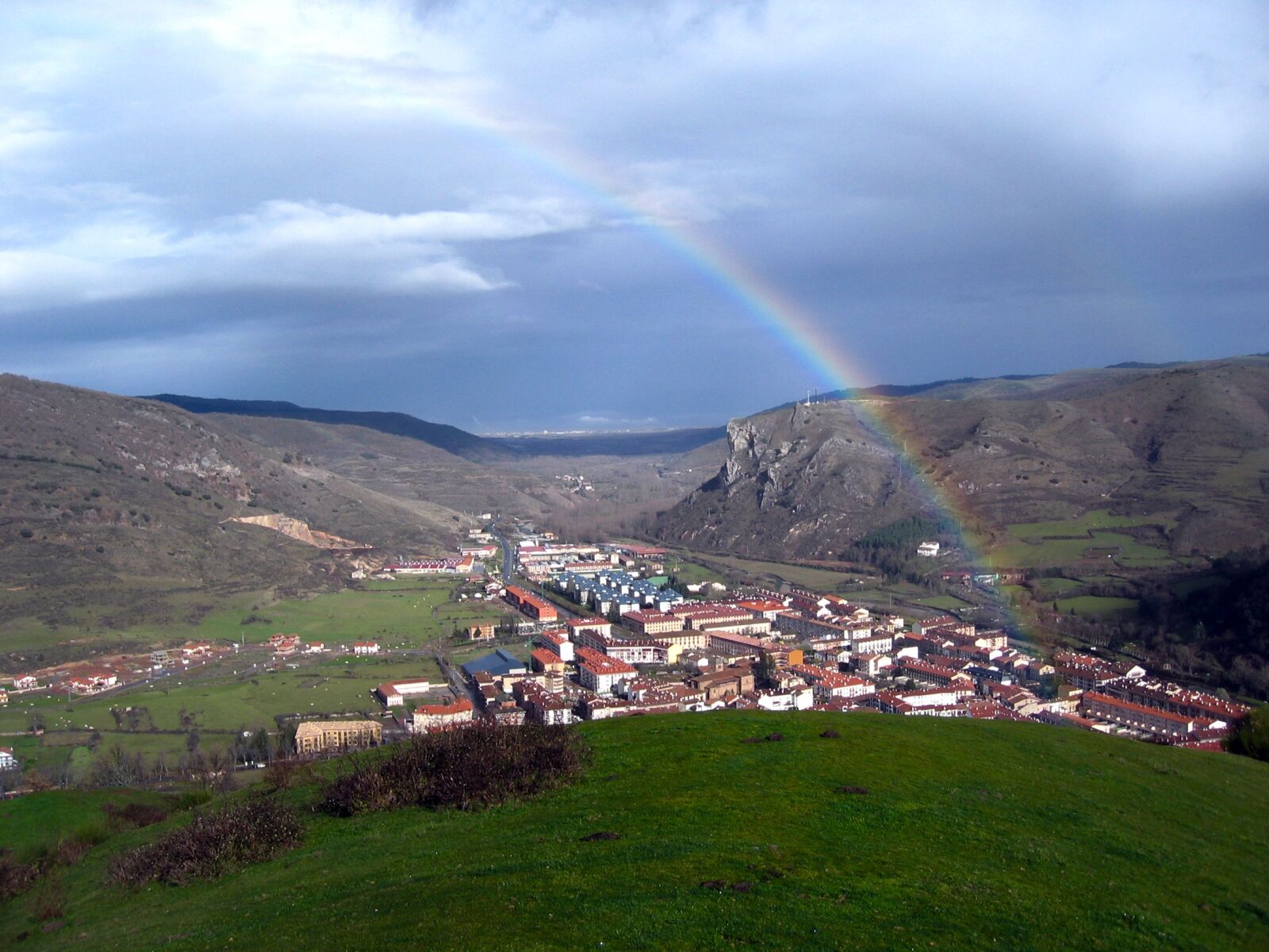 Canon DIGITAL IXUS 400 sample photo. Landscape, valley, rainbow photography