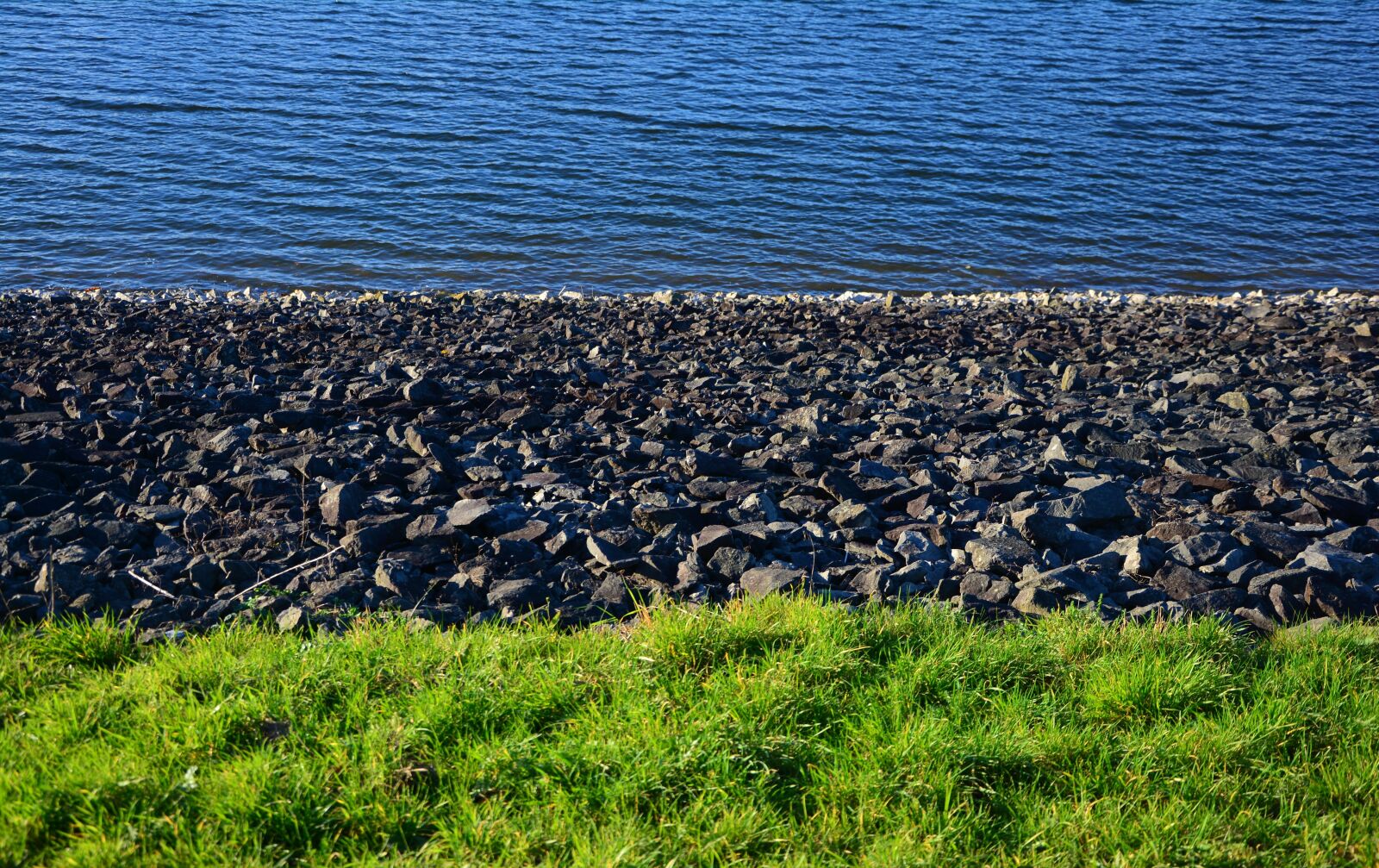 Nikon D5200 sample photo. Water, stones, bank photography