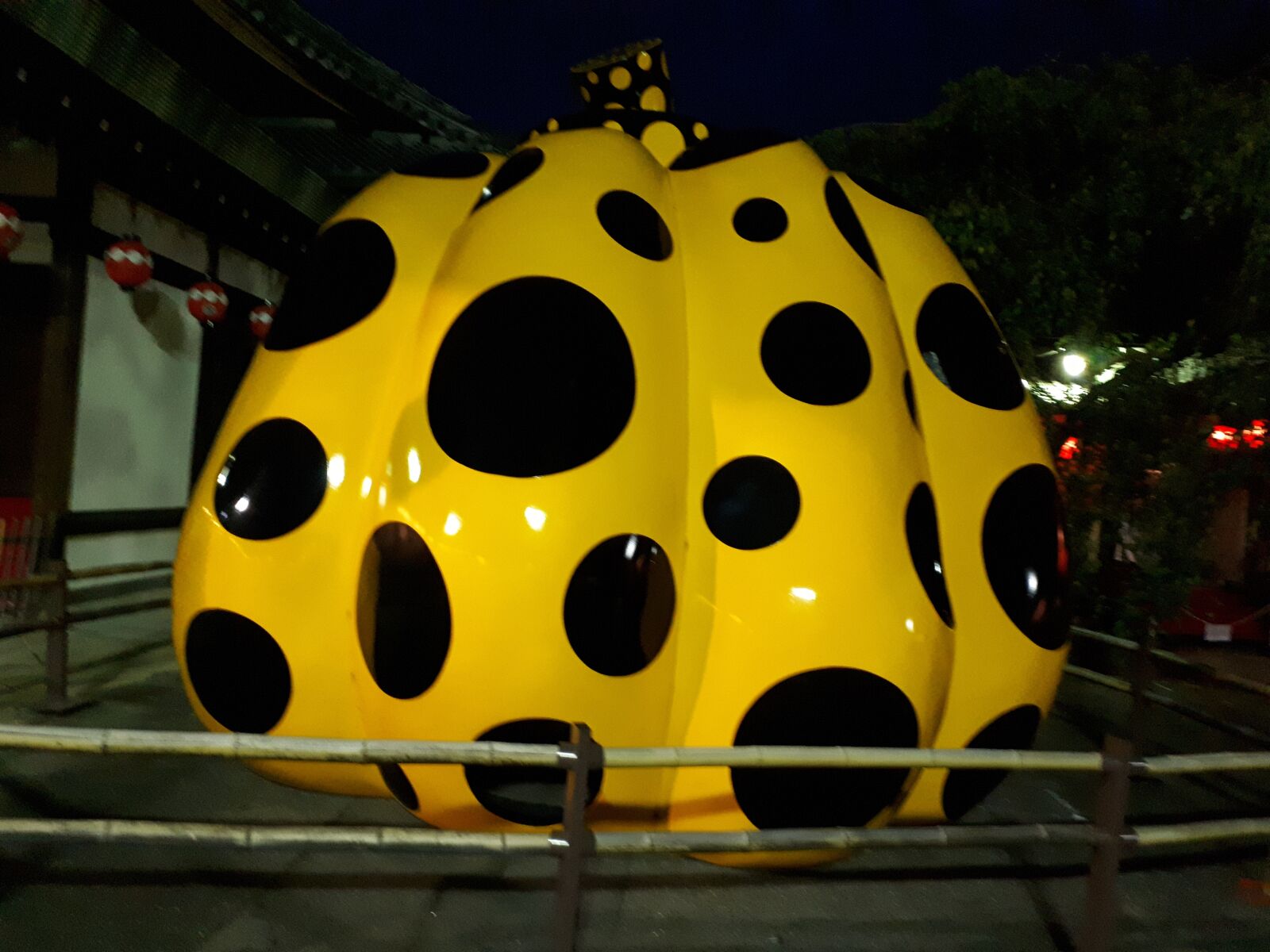 Samsung Galaxy A5(2017) sample photo. Japan, spotted, yayoi kusama photography