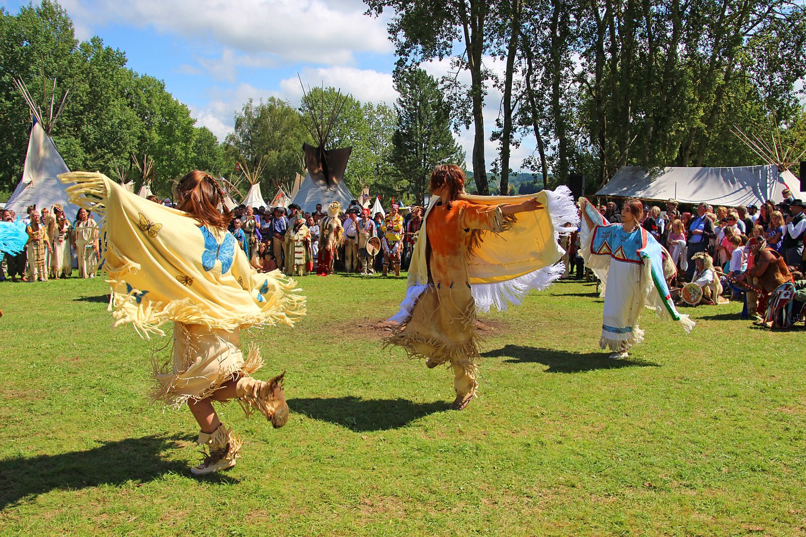 Canon EOS 700D (EOS Rebel T5i / EOS Kiss X7i) sample photo. Human, festival, pleasure photography