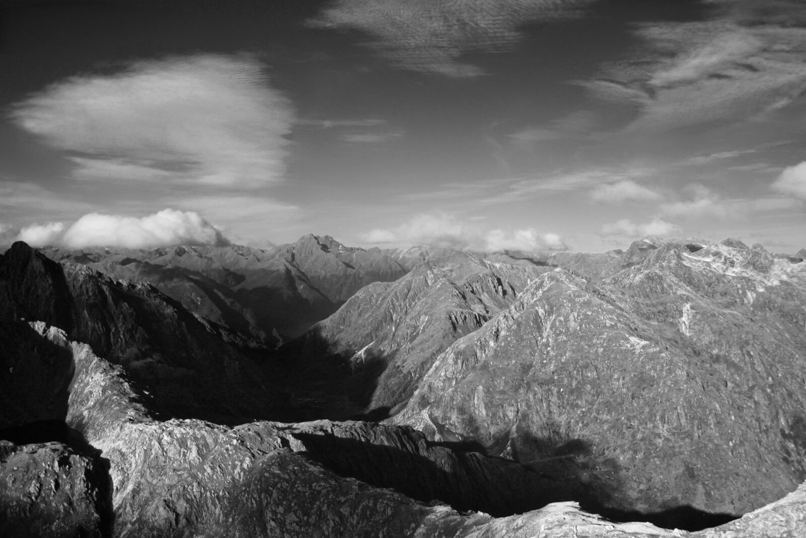 Canon EOS 500D (EOS Rebel T1i / EOS Kiss X3) sample photo. Black and white, black photography