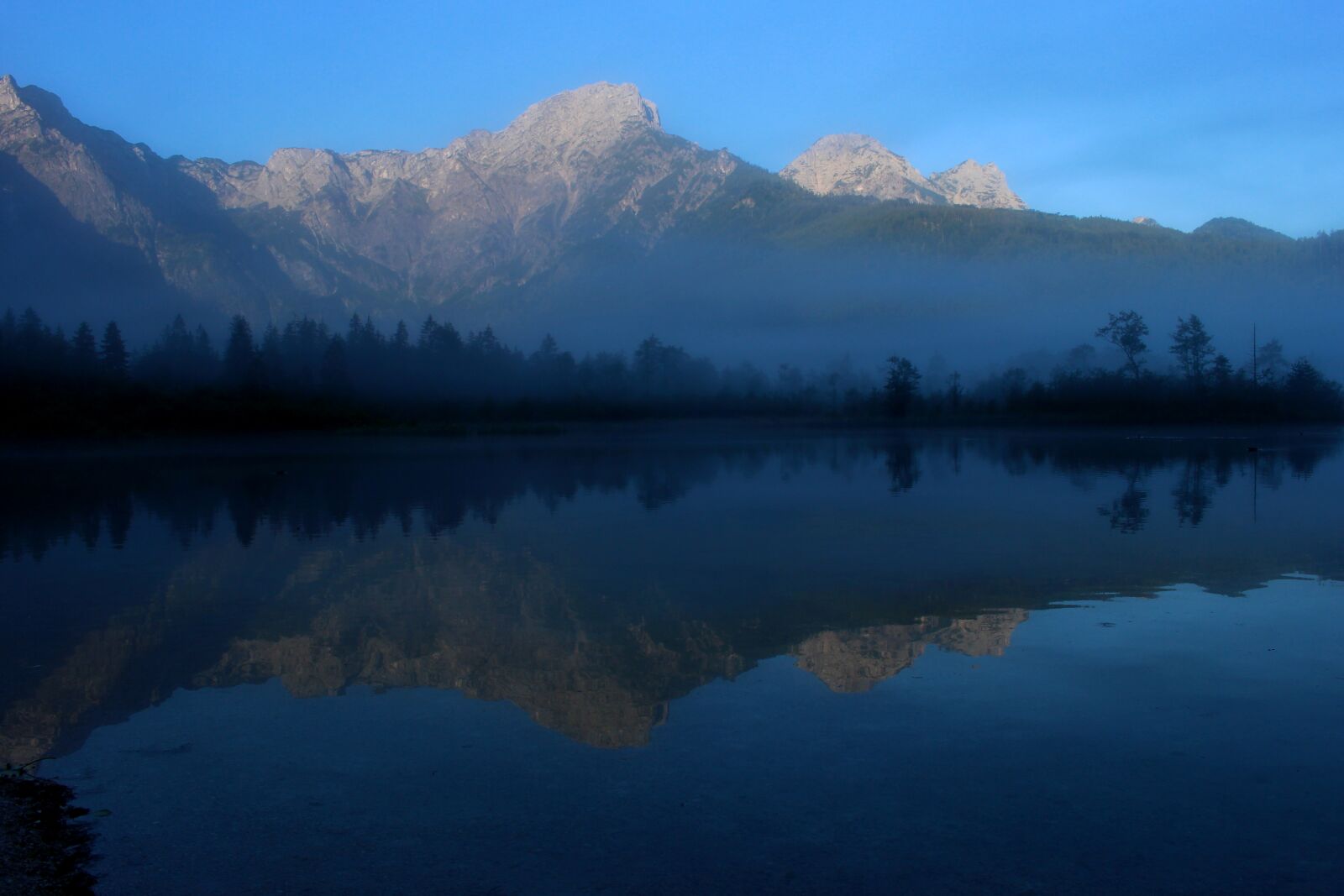 Canon EOS 100D (EOS Rebel SL1 / EOS Kiss X7) sample photo. Mountains, water, mirroring photography