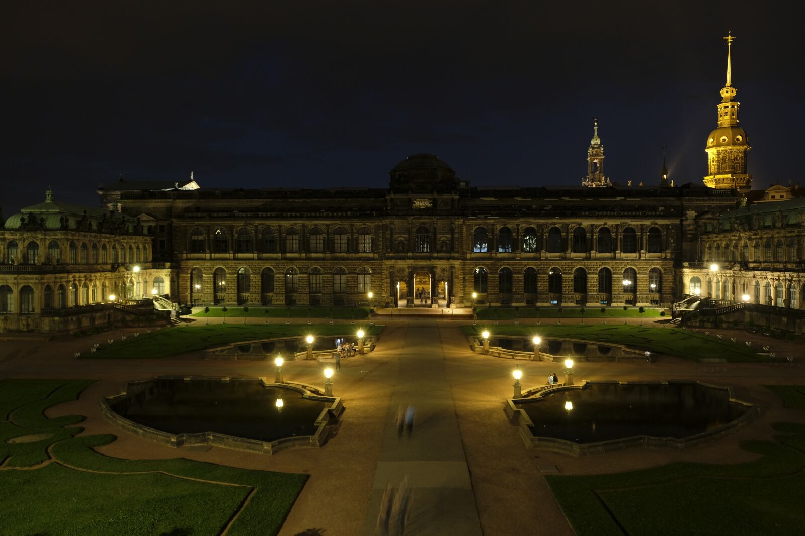 Fujifilm XF 18-55mm F2.8-4 R LM OIS sample photo. Dresden, saxony, kennel photography