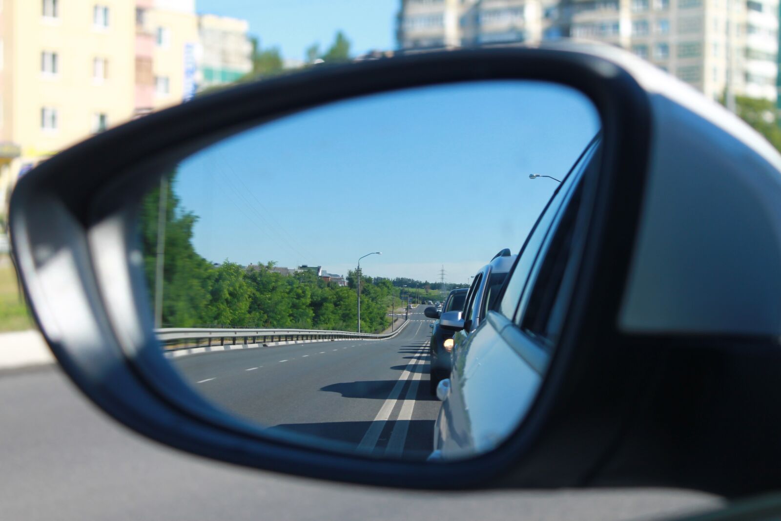 Canon EOS 1100D (EOS Rebel T3 / EOS Kiss X50) sample photo. Mirror, car, road photography
