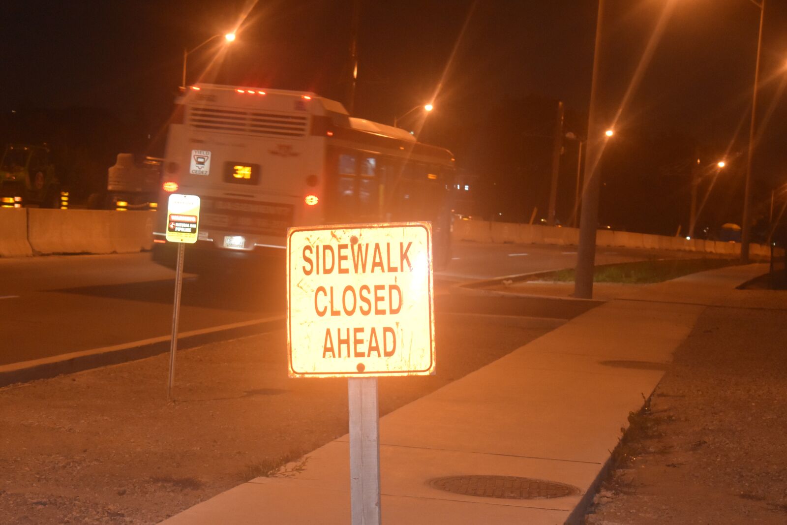 Nikon D3500 sample photo. Roadsign, closed, sidewalk photography