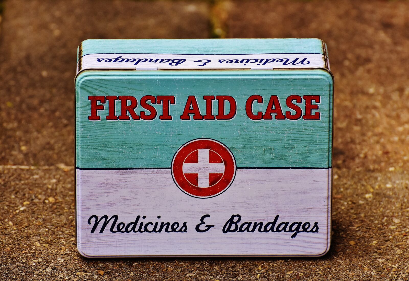 Nikon D7200 sample photo. First aid, box, tin photography