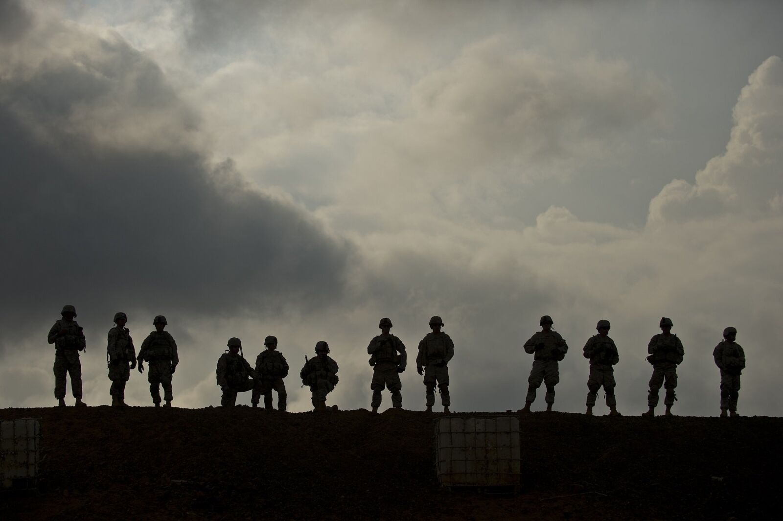 Nikon D3S sample photo. Silhouettes, military, training photography