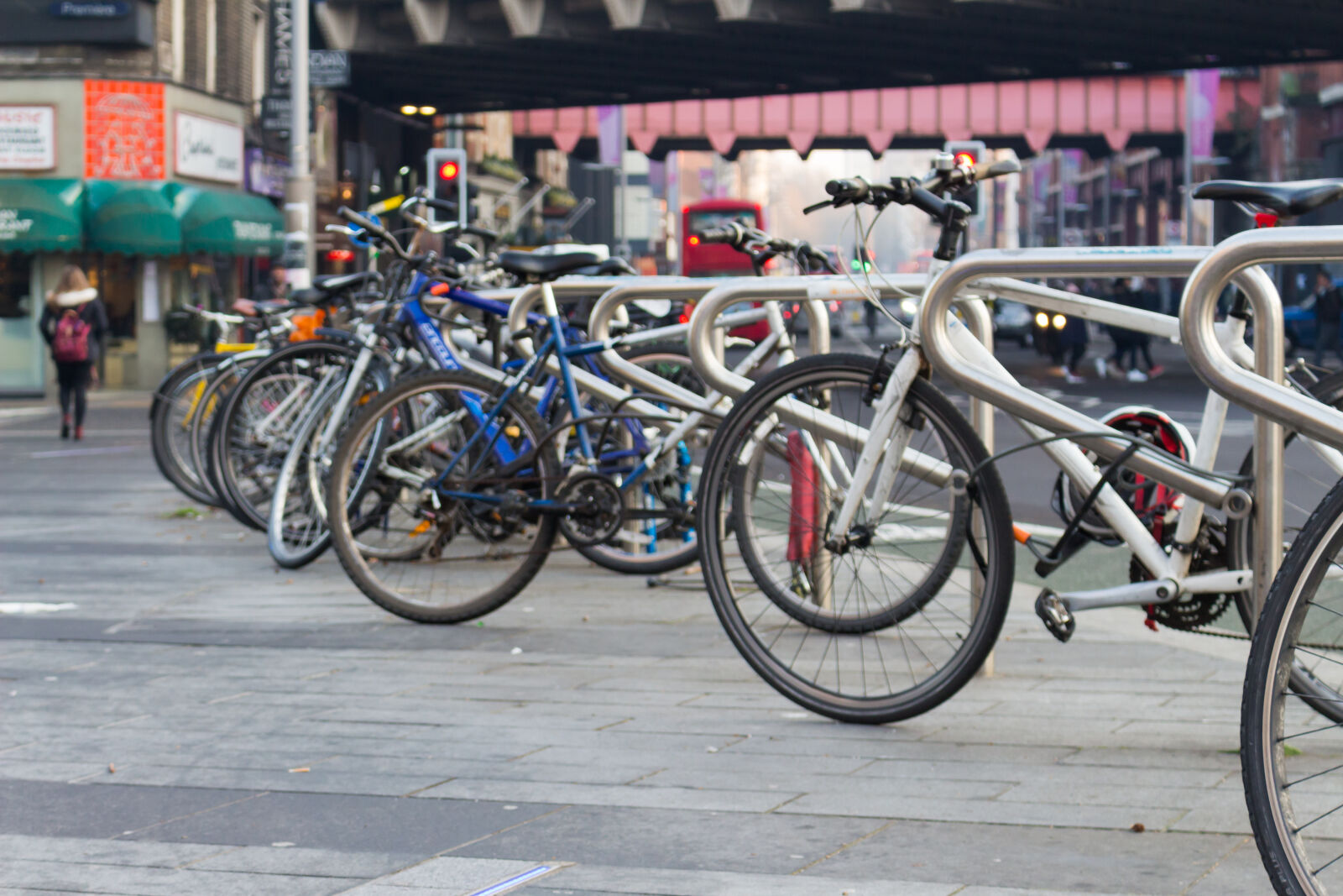 Canon EOS 700D (EOS Rebel T5i / EOS Kiss X7i) sample photo. Bicycle, parking, bicycles, bikes photography