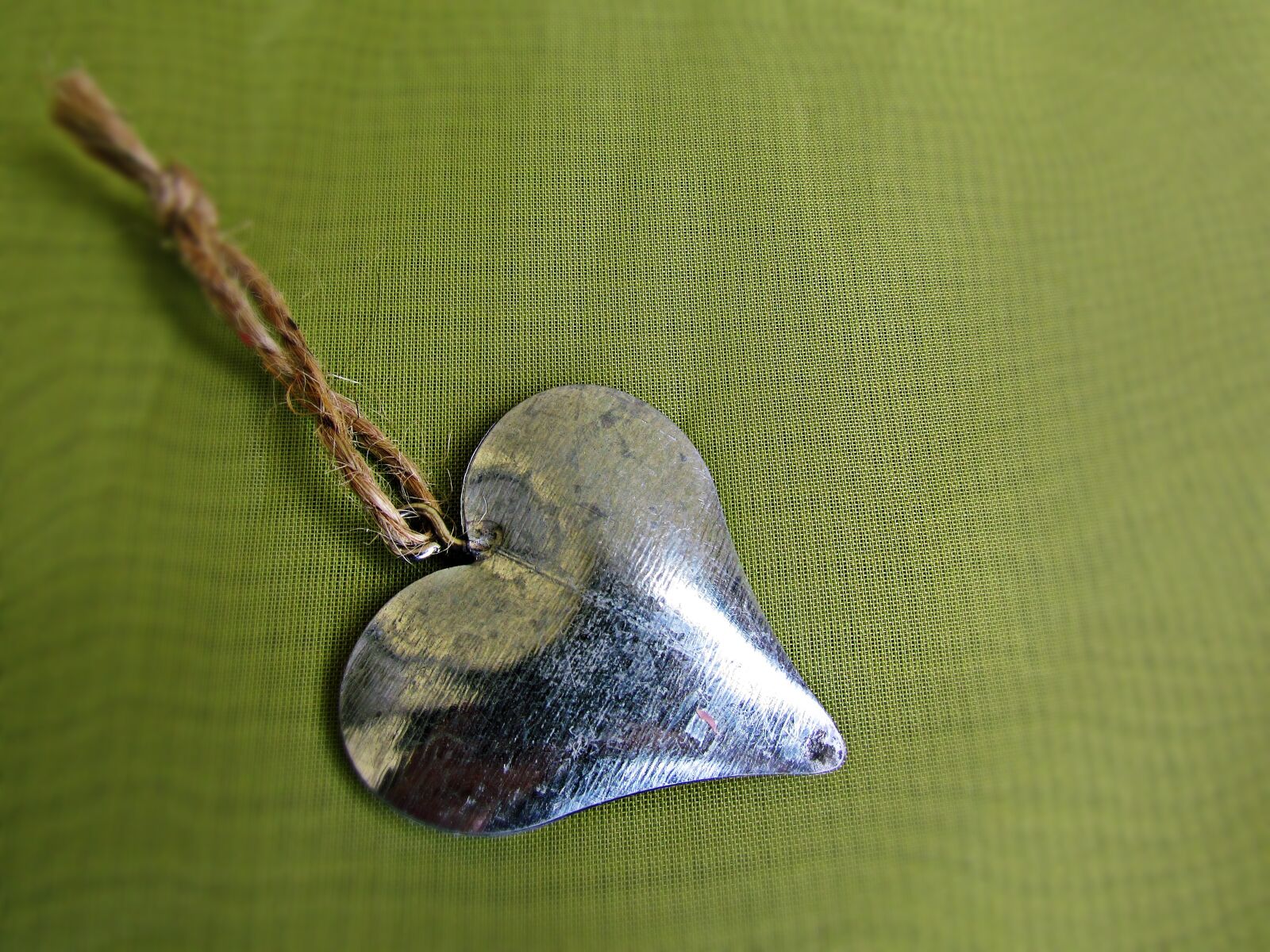Canon PowerShot SX30 IS sample photo. Heart, silver, metal photography