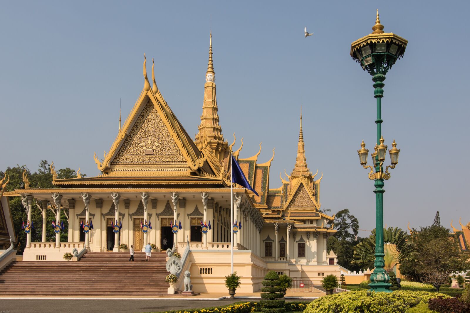 Canon EOS 7D Mark II sample photo. Phnom penh, royal palace photography