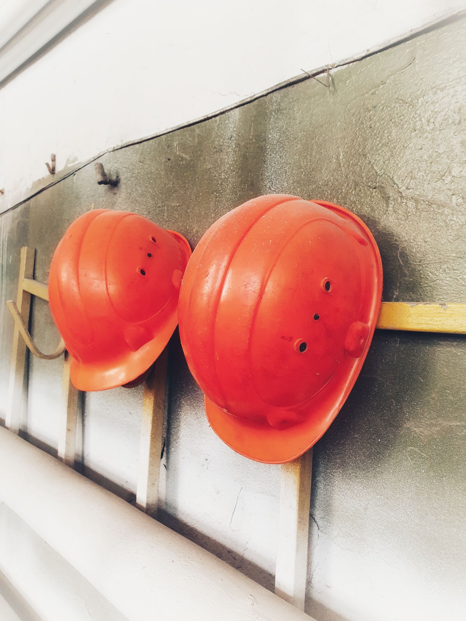 Samsung Galaxy S10 sample photo. Helmet, construction, security photography