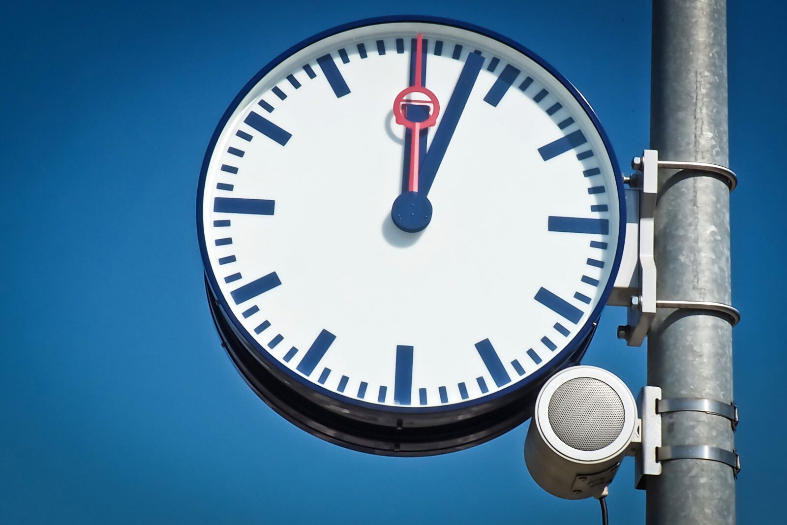 Olympus OM-D E-M10 sample photo. Clock, clock face, pointer photography