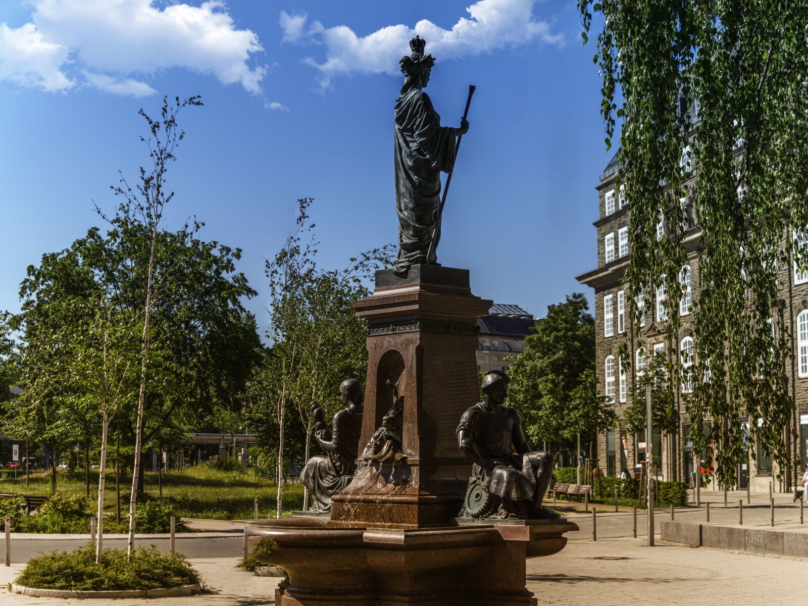 Sony E 55-210mm F4.5-6.3 OSS sample photo. Fountain, saxonia, architecture photography
