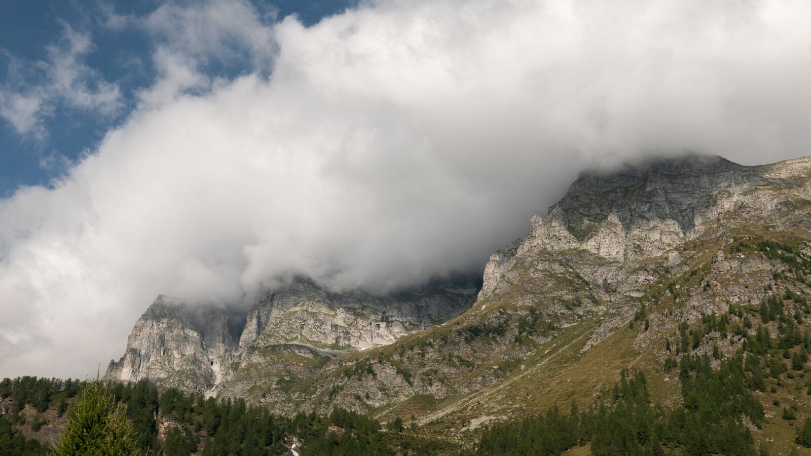 Panasonic Lumix DMC-LX100 sample photo. Italy, nature, clouds photography