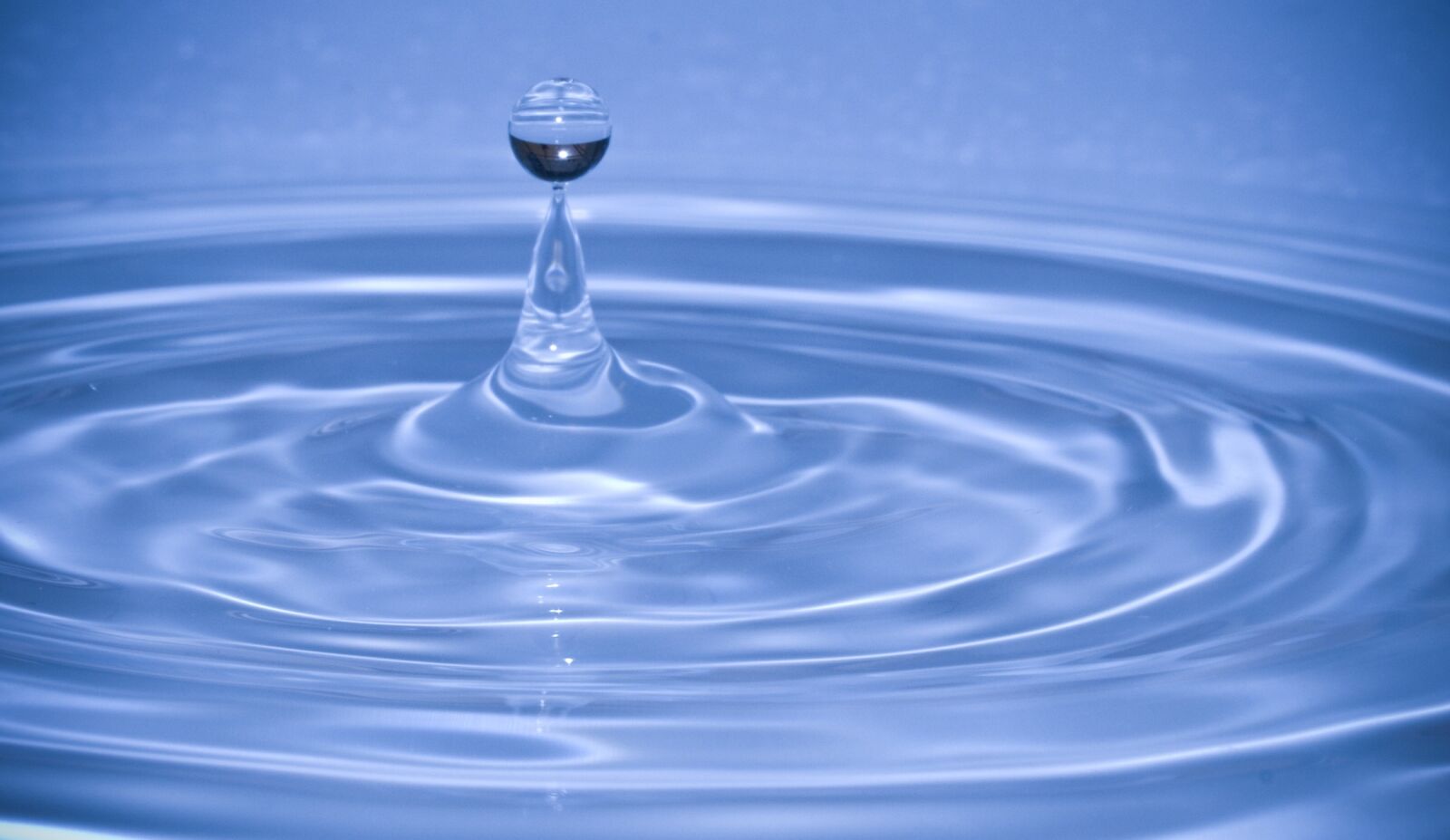 Olympus E-3 sample photo. Water, drop, droplet photography