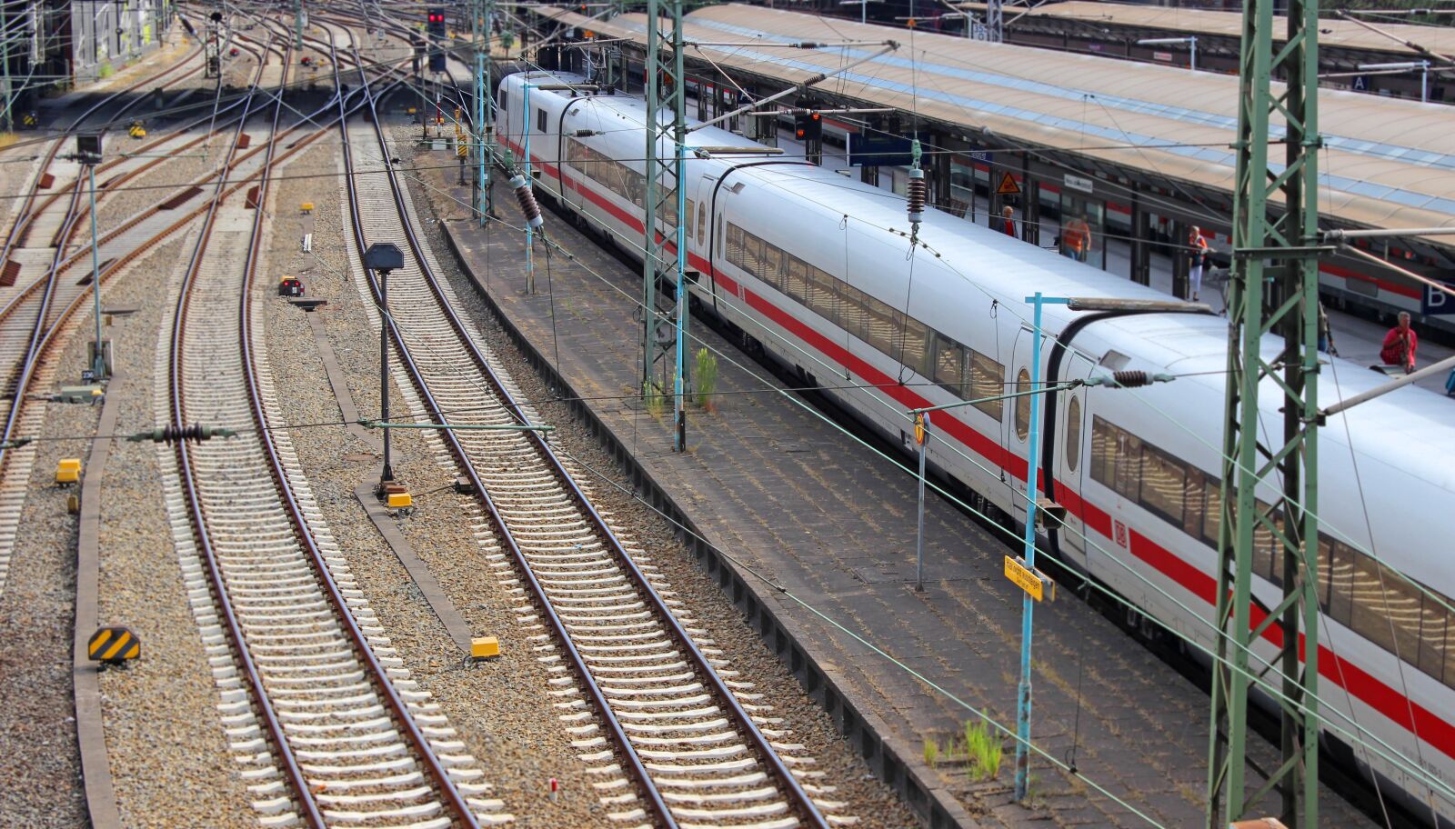 Canon EOS 600D (Rebel EOS T3i / EOS Kiss X5) sample photo. Train, railway, station photography