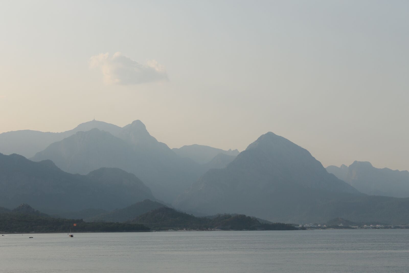 Canon EOS 1100D (EOS Rebel T3 / EOS Kiss X50) sample photo. Mountains, sea, landscape photography