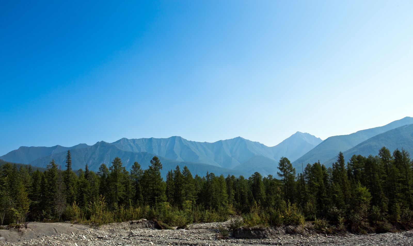 Canon EOS 6D + Canon EF 17-40mm F4L USM sample photo. Mountain, forest, noon photography