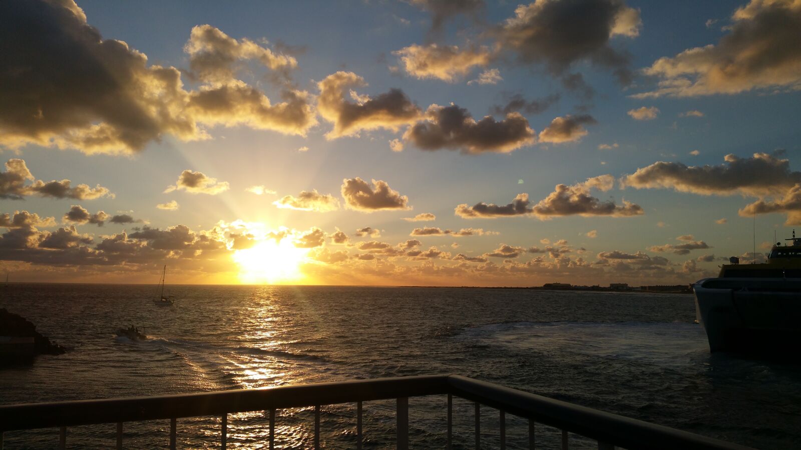 Samsung Galaxy S5 LTE-A sample photo. Sunrise, ferry, canary islands photography