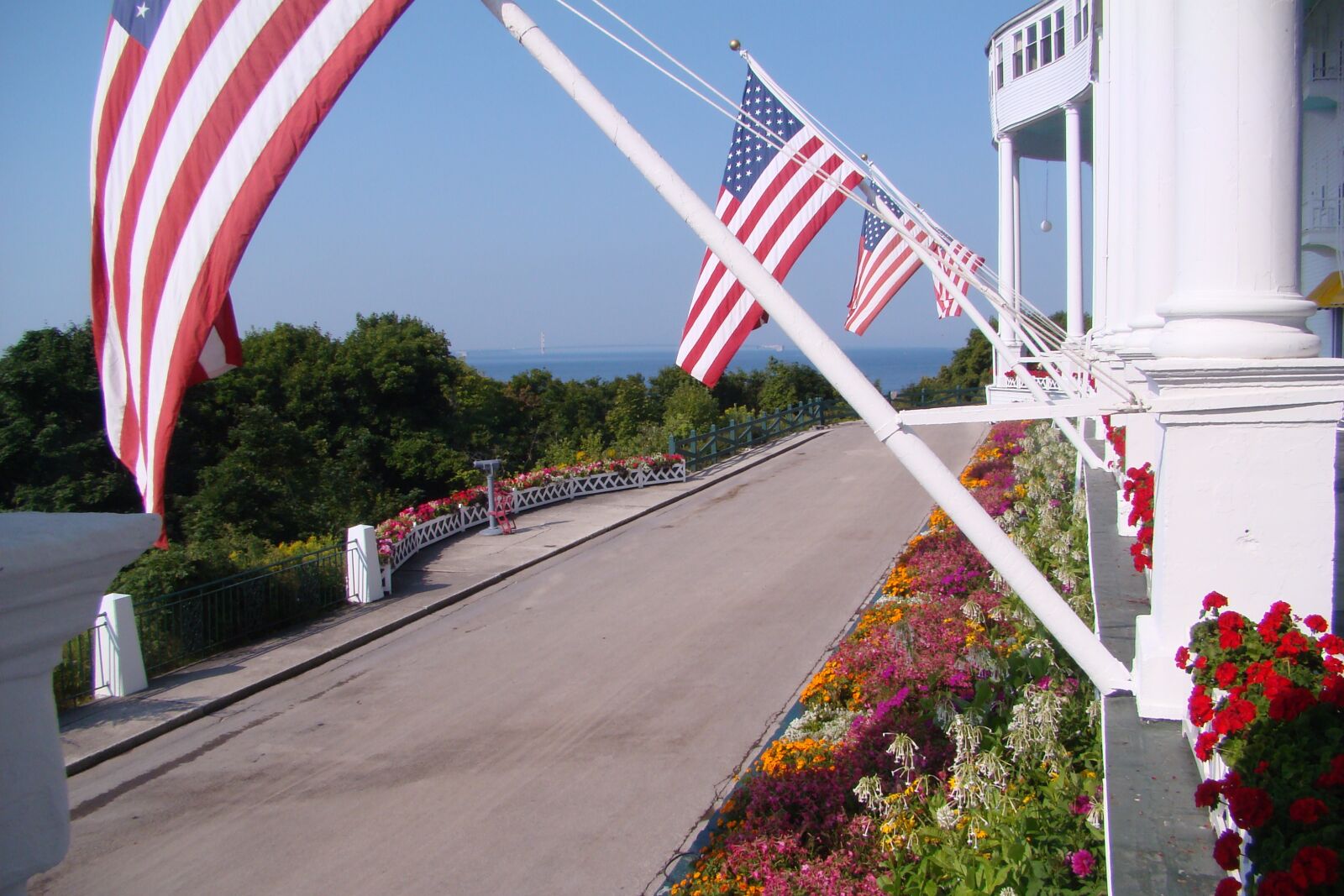 Sony DSC-H9 sample photo. Grand hotel, mackinac island photography