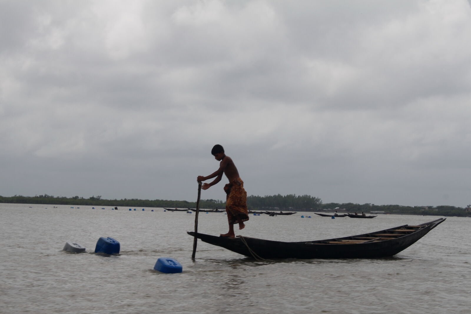Canon EOS 500D (EOS Rebel T1i / EOS Kiss X3) sample photo. Bangladesh, canal, fisherman, nature photography