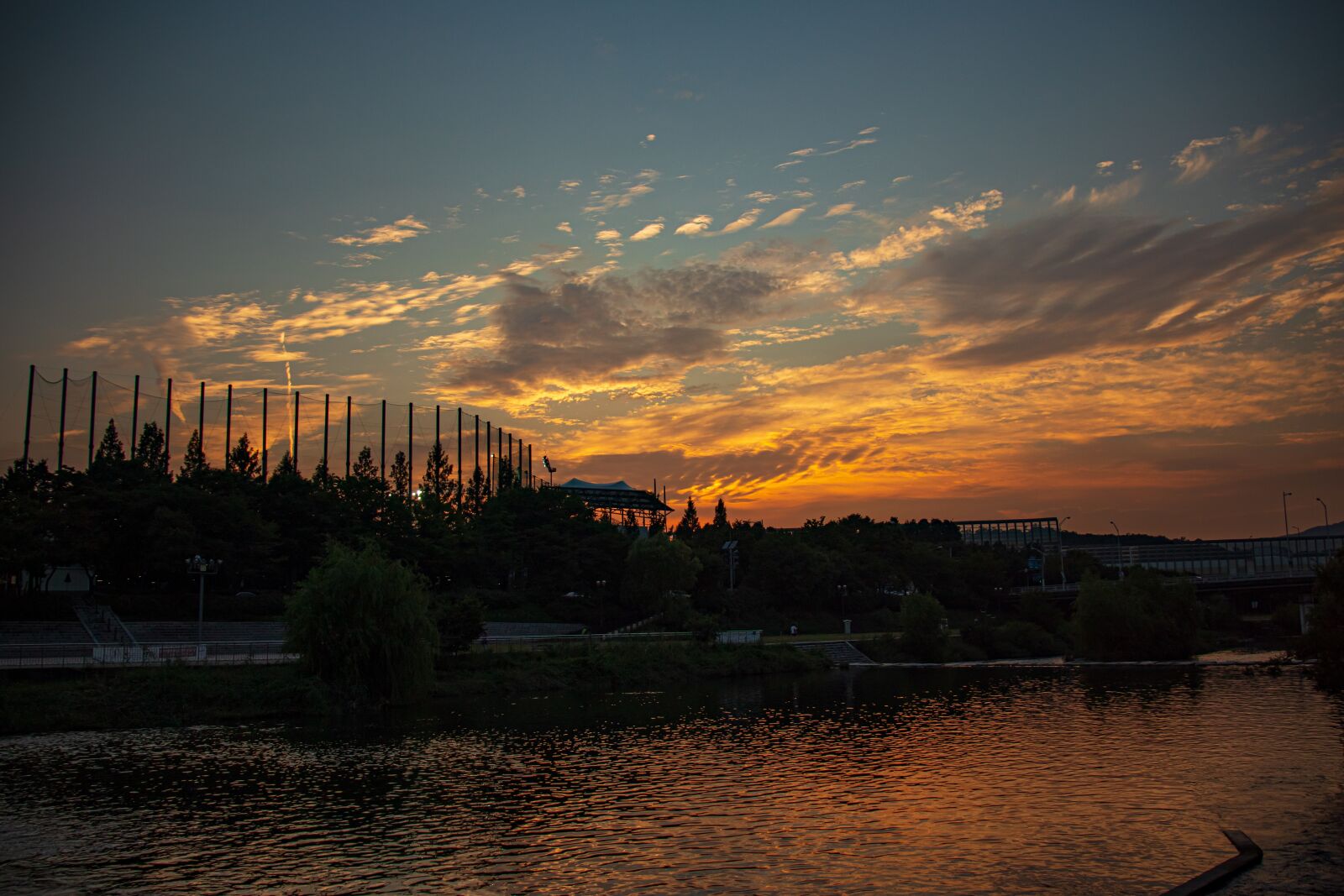 Canon EOS M6 sample photo. Sunset, city, town photography