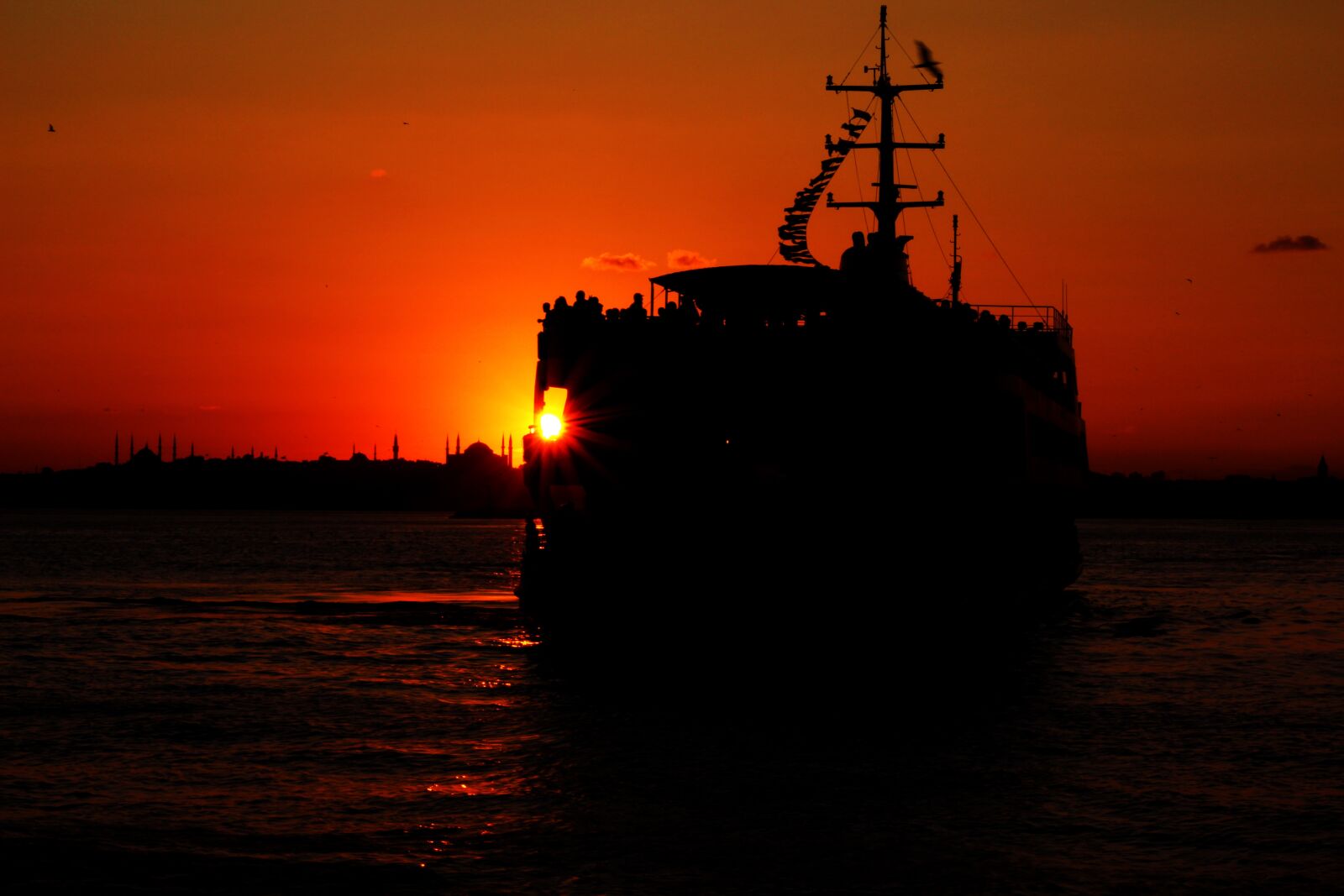 Canon EOS 650D (EOS Rebel T4i / EOS Kiss X6i) + Canon EF 50mm F1.8 STM sample photo. Sunset, marine, sky photography