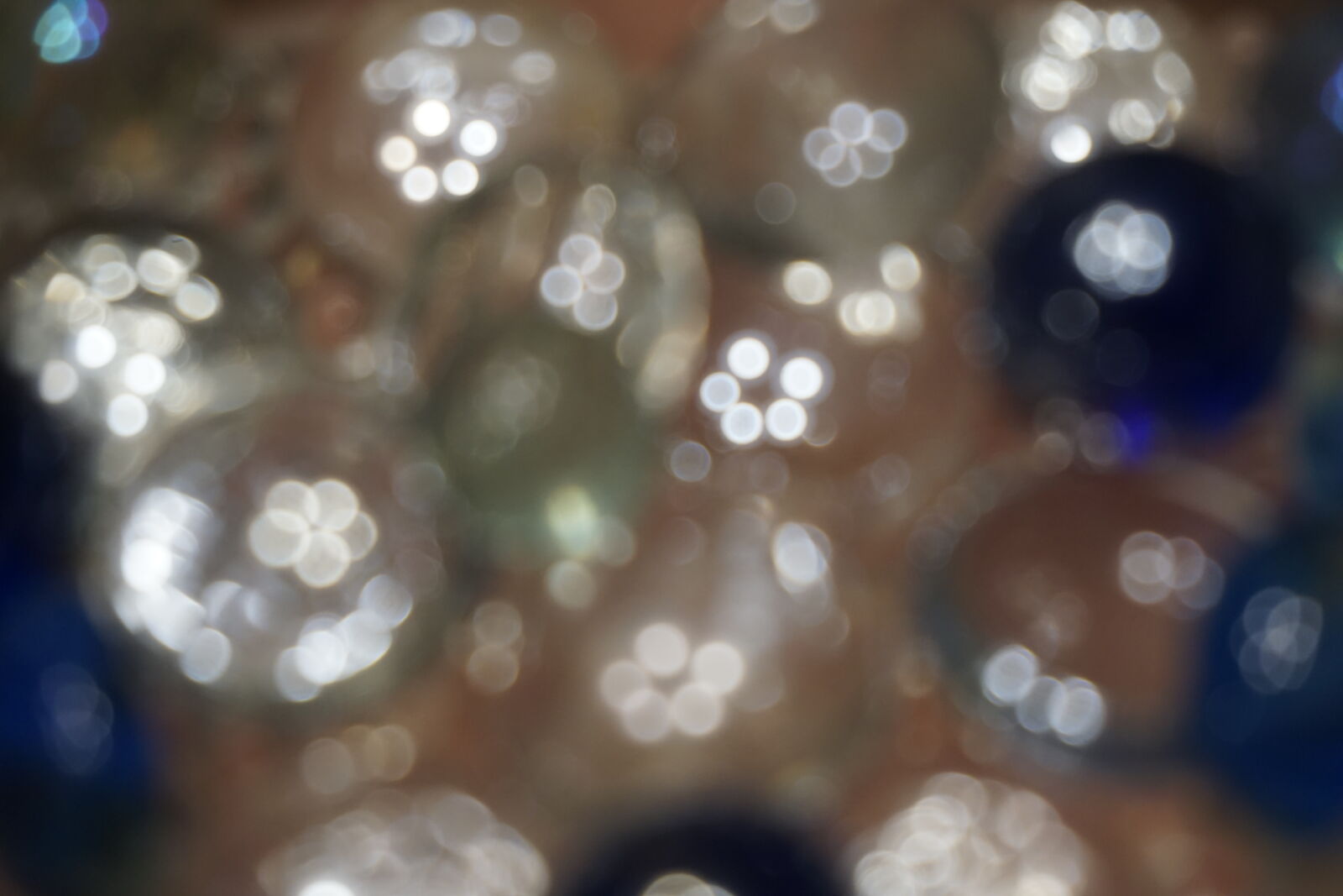 Sony E 16-50mm F3.5-5.6 PZ OSS sample photo. Blurred, light, marbles, theme photography