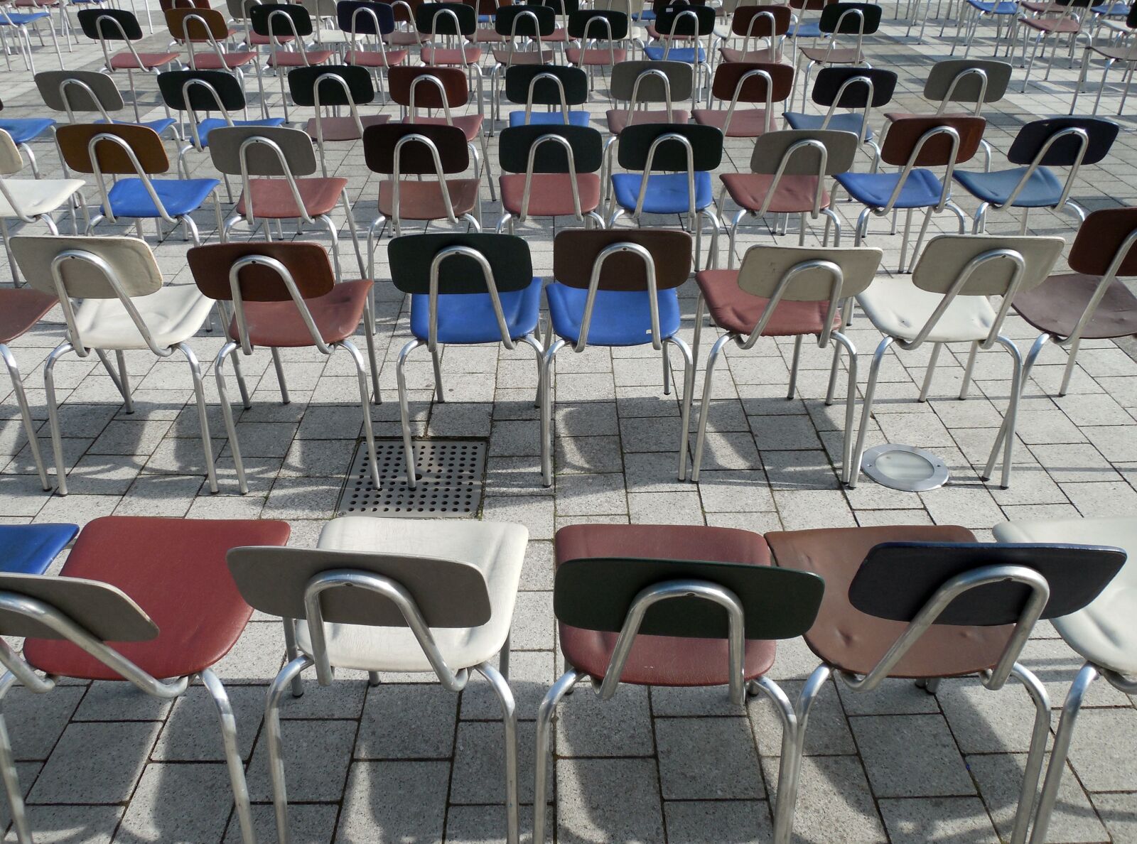 Nikon COOLPIX L620 sample photo. Chairs, chair series, rows photography