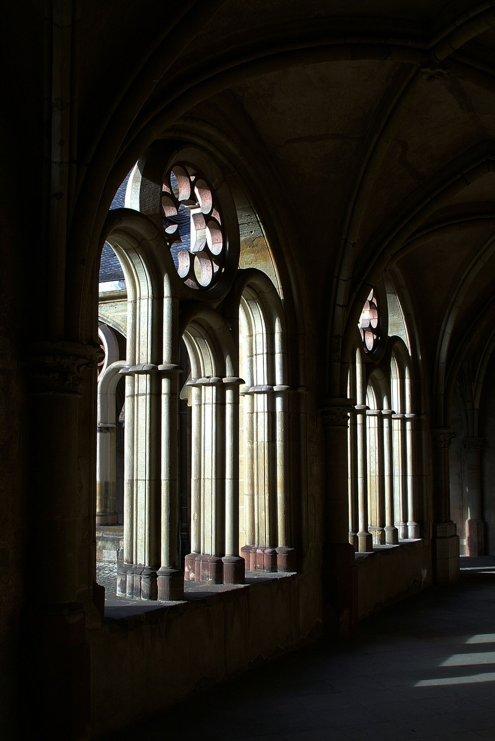 KONICA MINOLTA DYNAX 7D sample photo. Trier, cloister, church photography