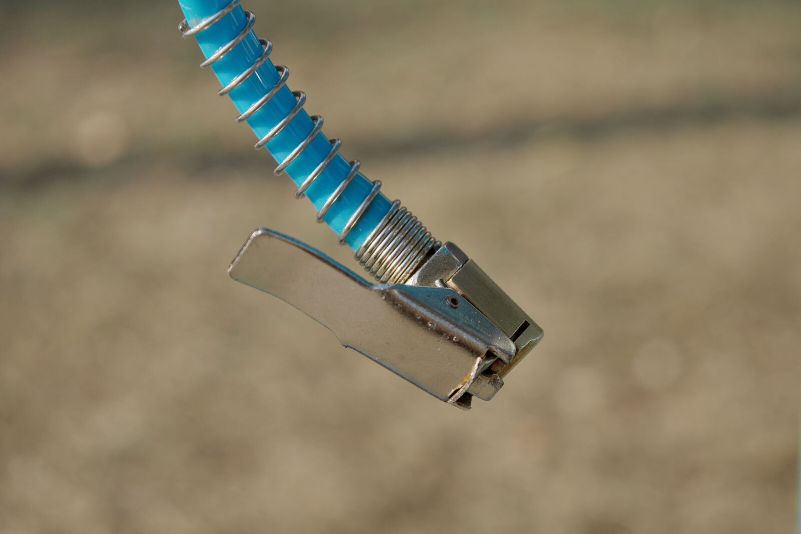 Nikon D5500 sample photo. Wire, fastener, blur, technology photography