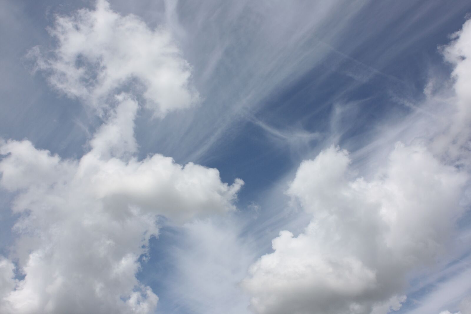 Canon EOS 450D (EOS Rebel XSi / EOS Kiss X2) sample photo. Sky of the charente photography
