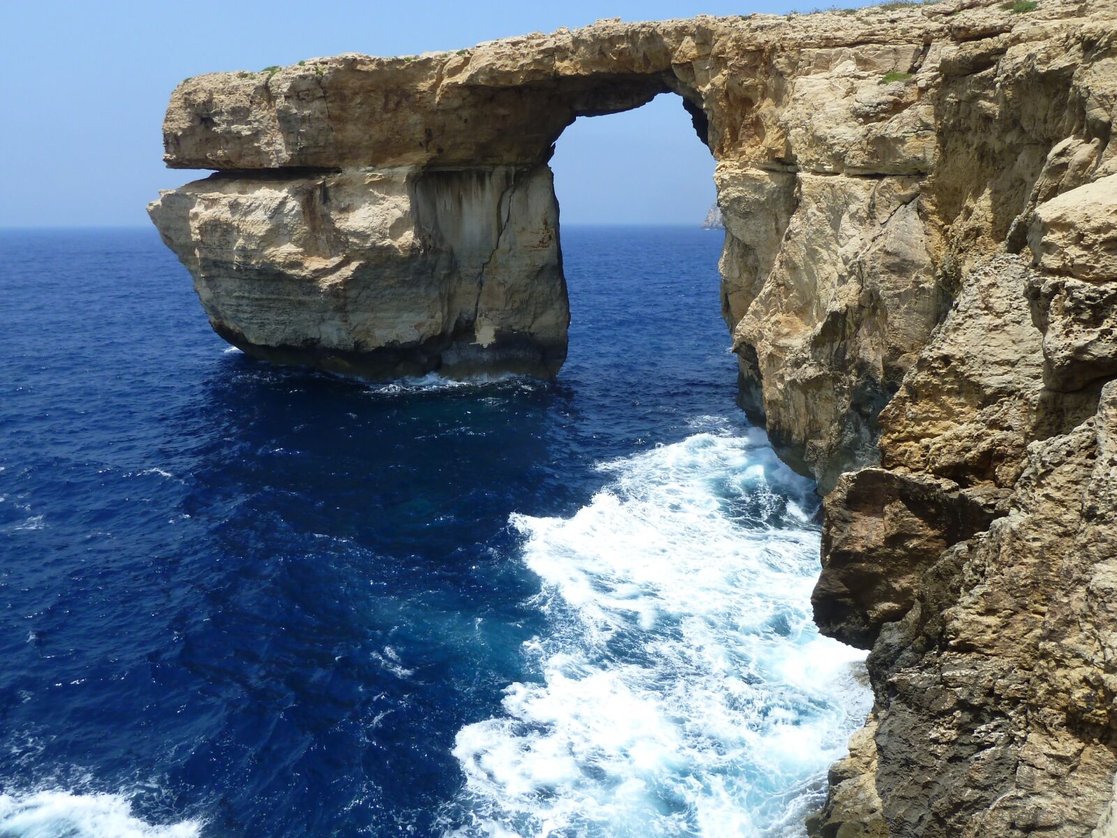 Panasonic Lumix DMC-ZS5 (Lumix DMC-TZ8) sample photo. Azure window, malta, azure photography