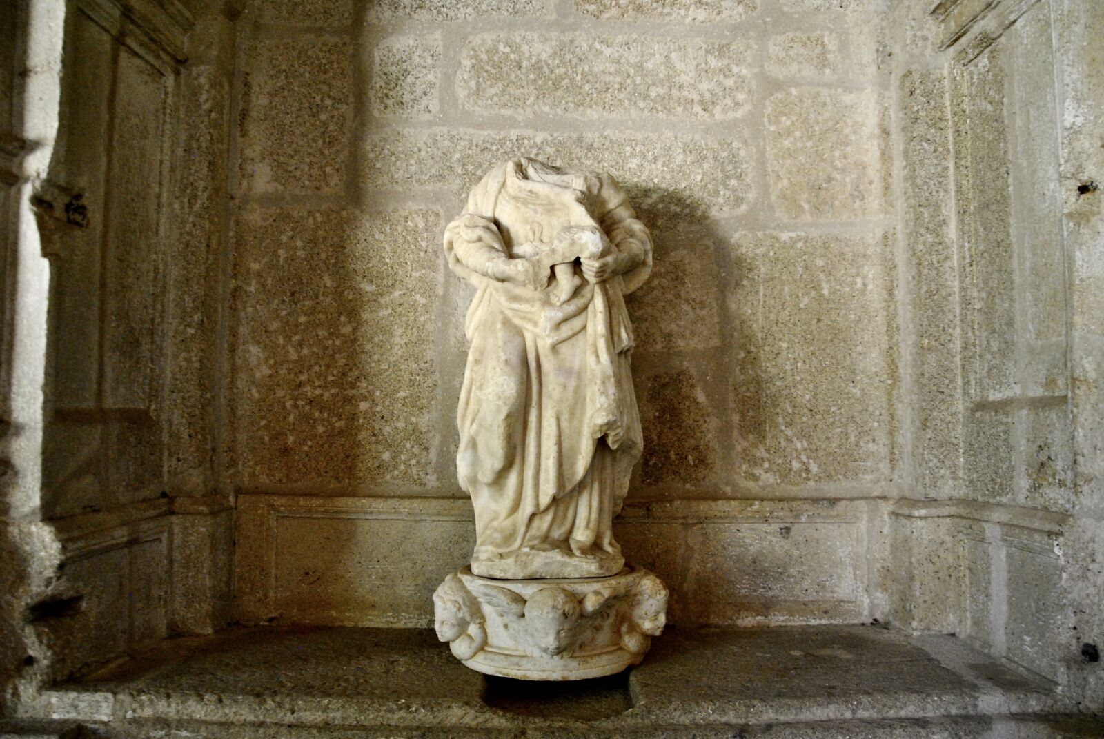 Nikon D3000 sample photo. Statue photography