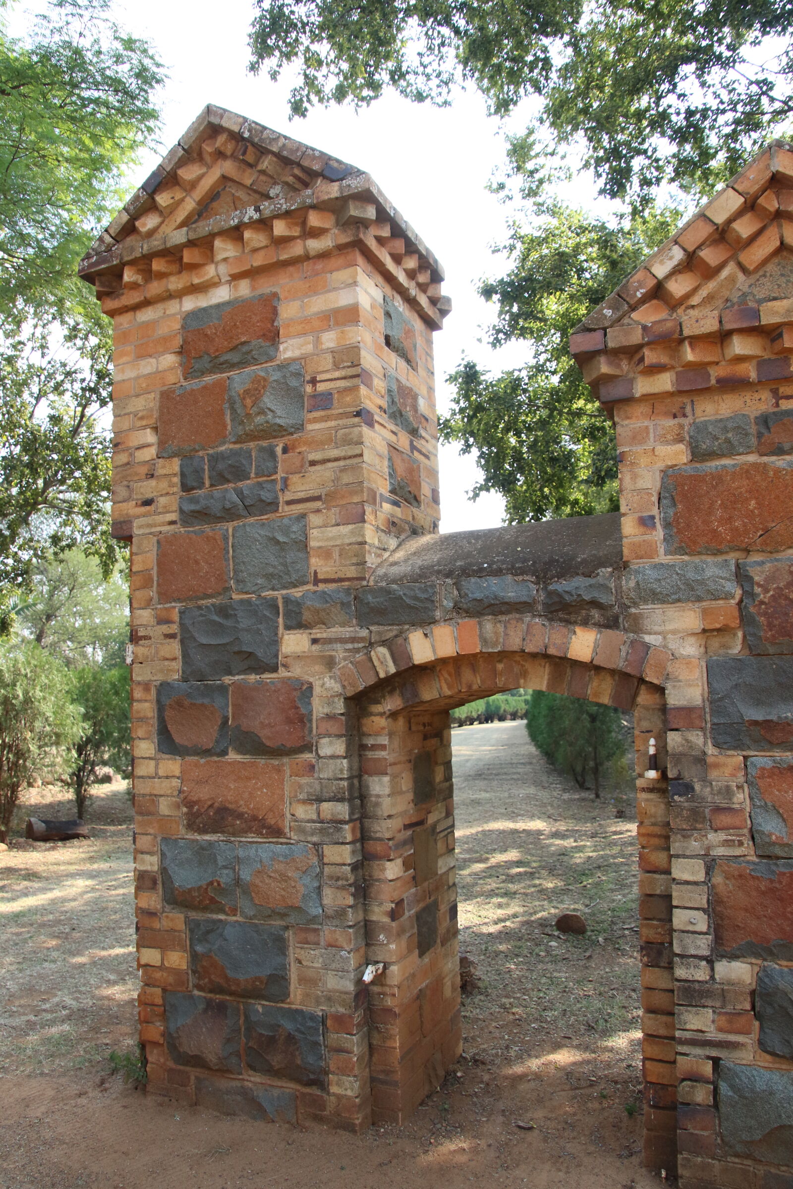 Canon EOS 7D Mark II sample photo. Brick, brown, building, entrance photography