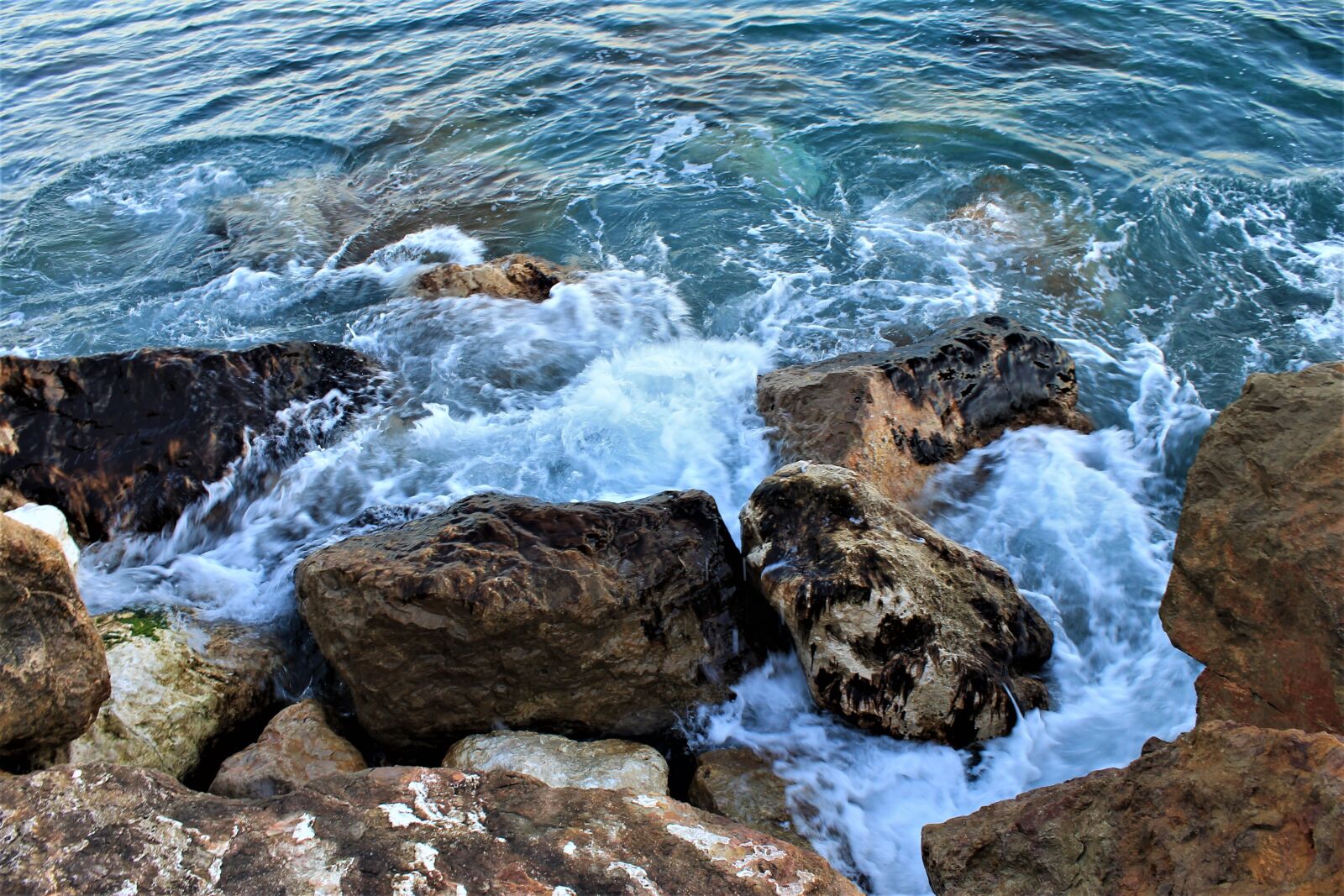 Canon EOS 1100D (EOS Rebel T3 / EOS Kiss X50) sample photo. Sea, scoured, sea foam photography