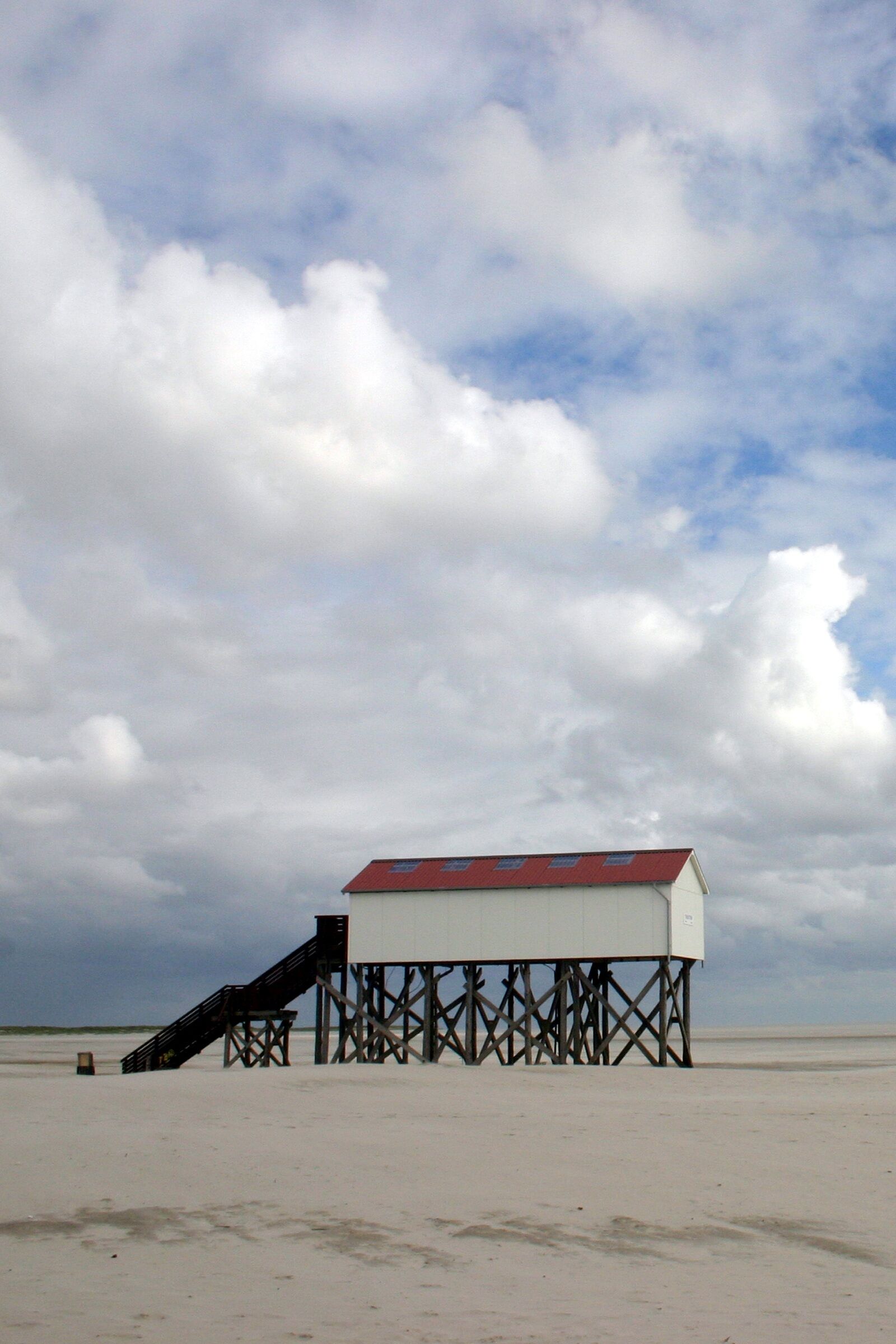 Canon EOS 300D (EOS Digital Rebel / EOS Kiss Digital) sample photo. St peter ording, flood photography