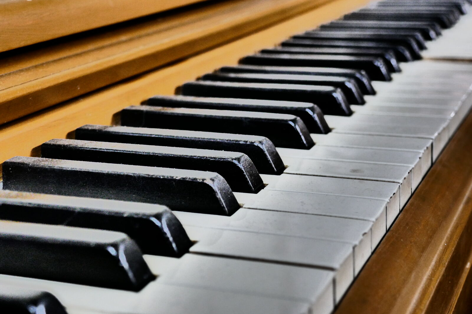 Panasonic Lumix DMC-ZS100 (Lumix DMC-TZ100) sample photo. Piano, piano, keys photography