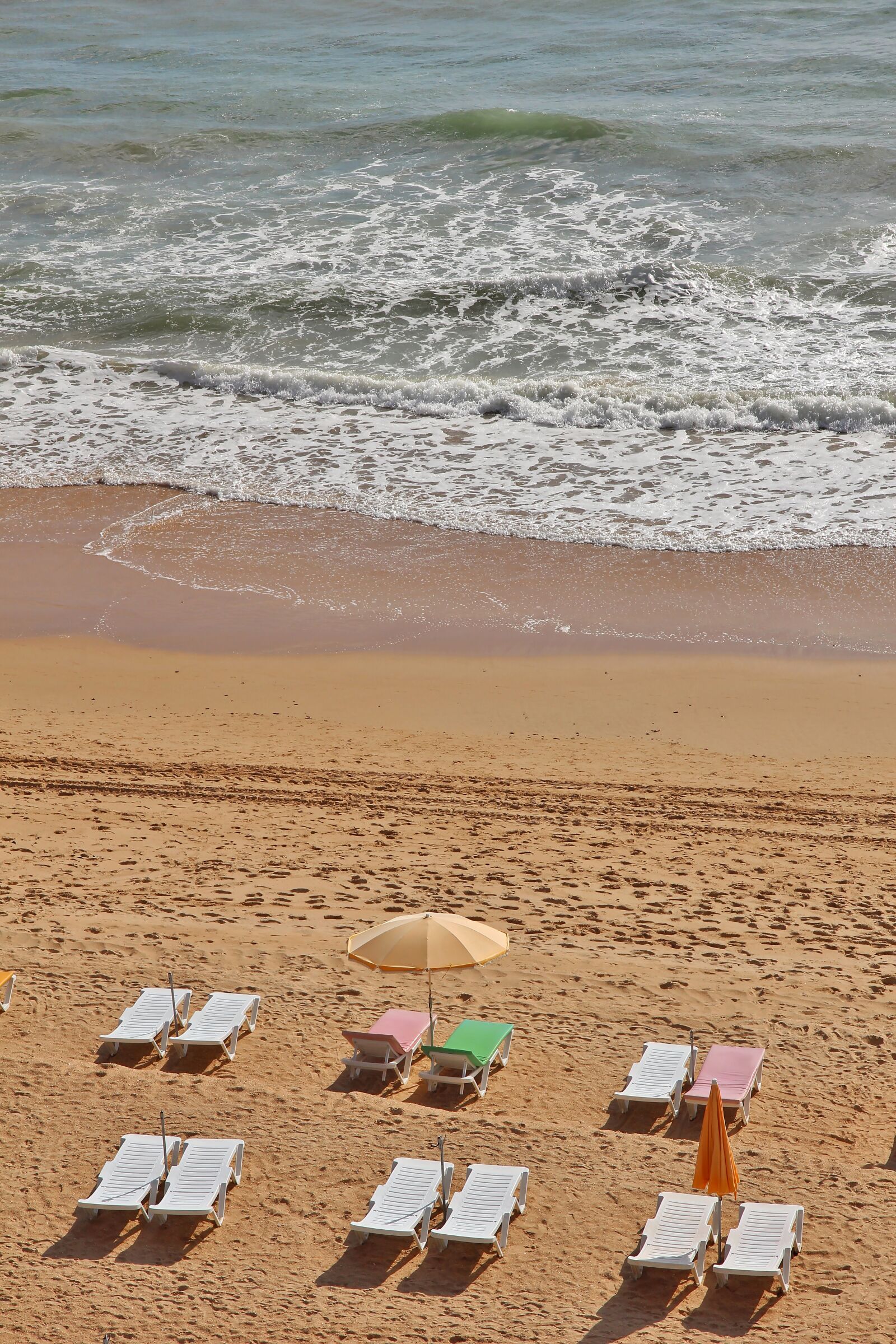 Canon EOS 650D (EOS Rebel T4i / EOS Kiss X6i) + Canon EF-S 15-85mm F3.5-5.6 IS USM sample photo. Beach, sand, sea photography