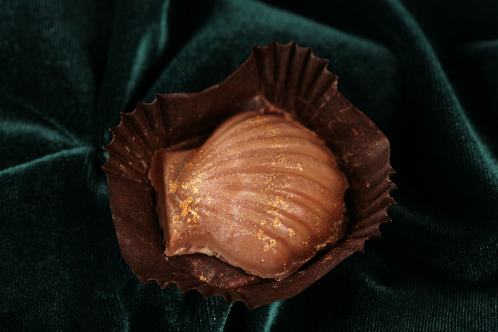 Canon EOS 5D sample photo. Praline, chocolate, manufaktura photography