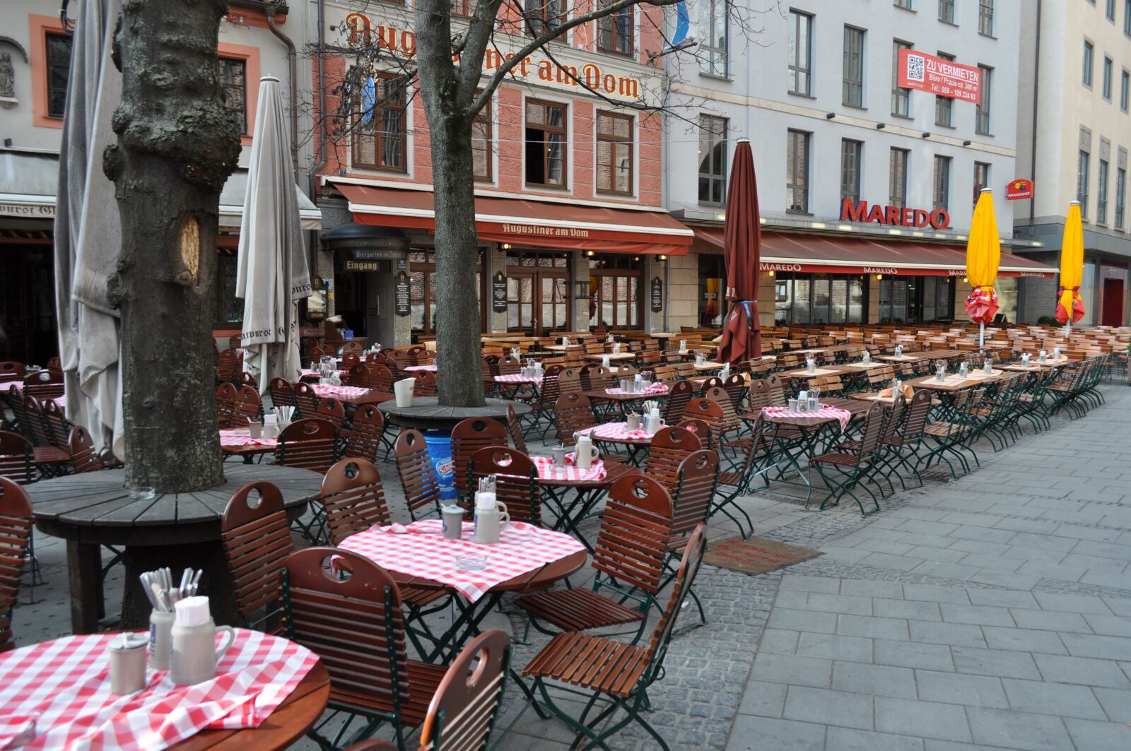 Nikon D5000 sample photo. City, street, restaurant photography