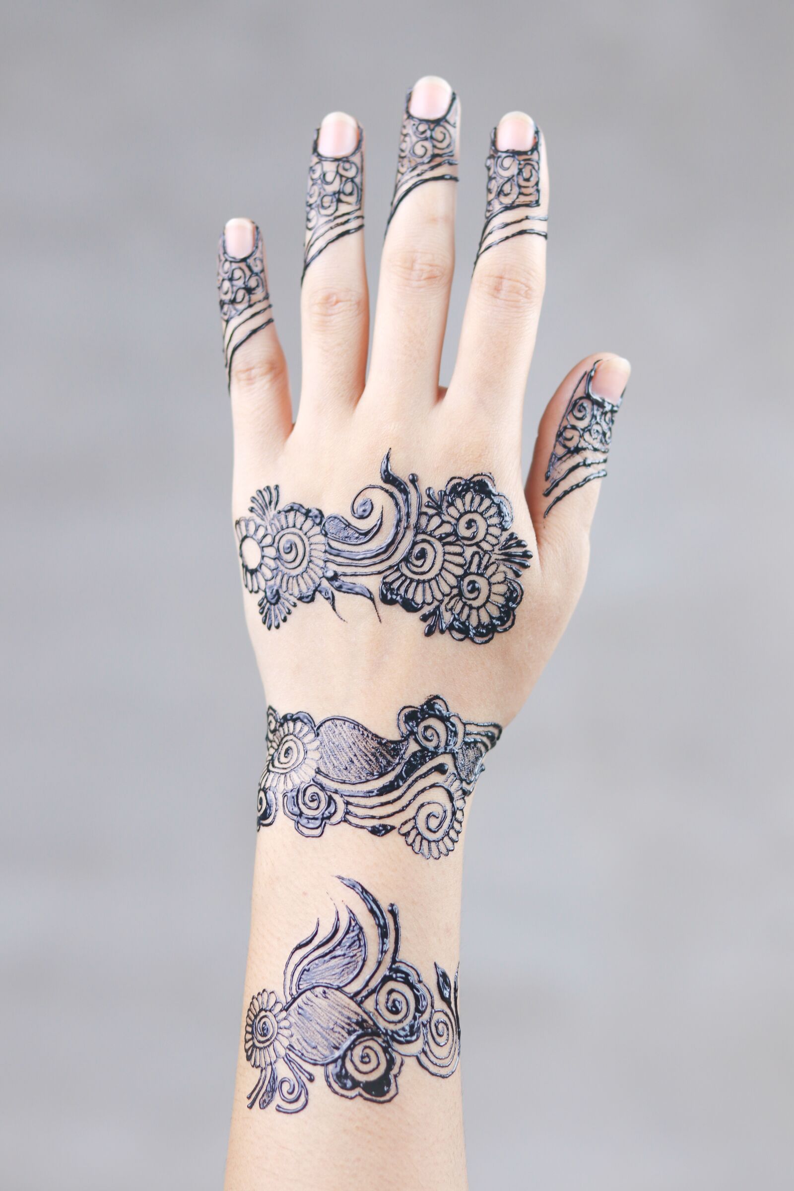 Canon EOS 80D + Canon EF 50mm F1.8 STM sample photo. Mehndi design, mehndi, mehndi photography